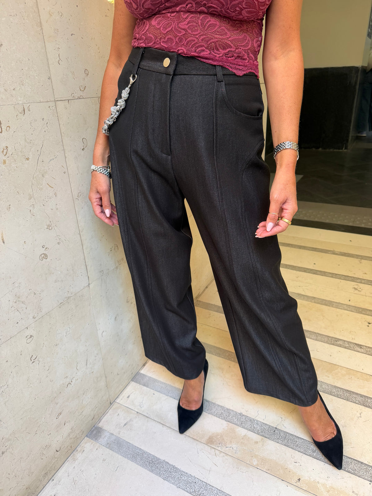 Pantaloni palazzo vita alta con catena decorativa Imperial