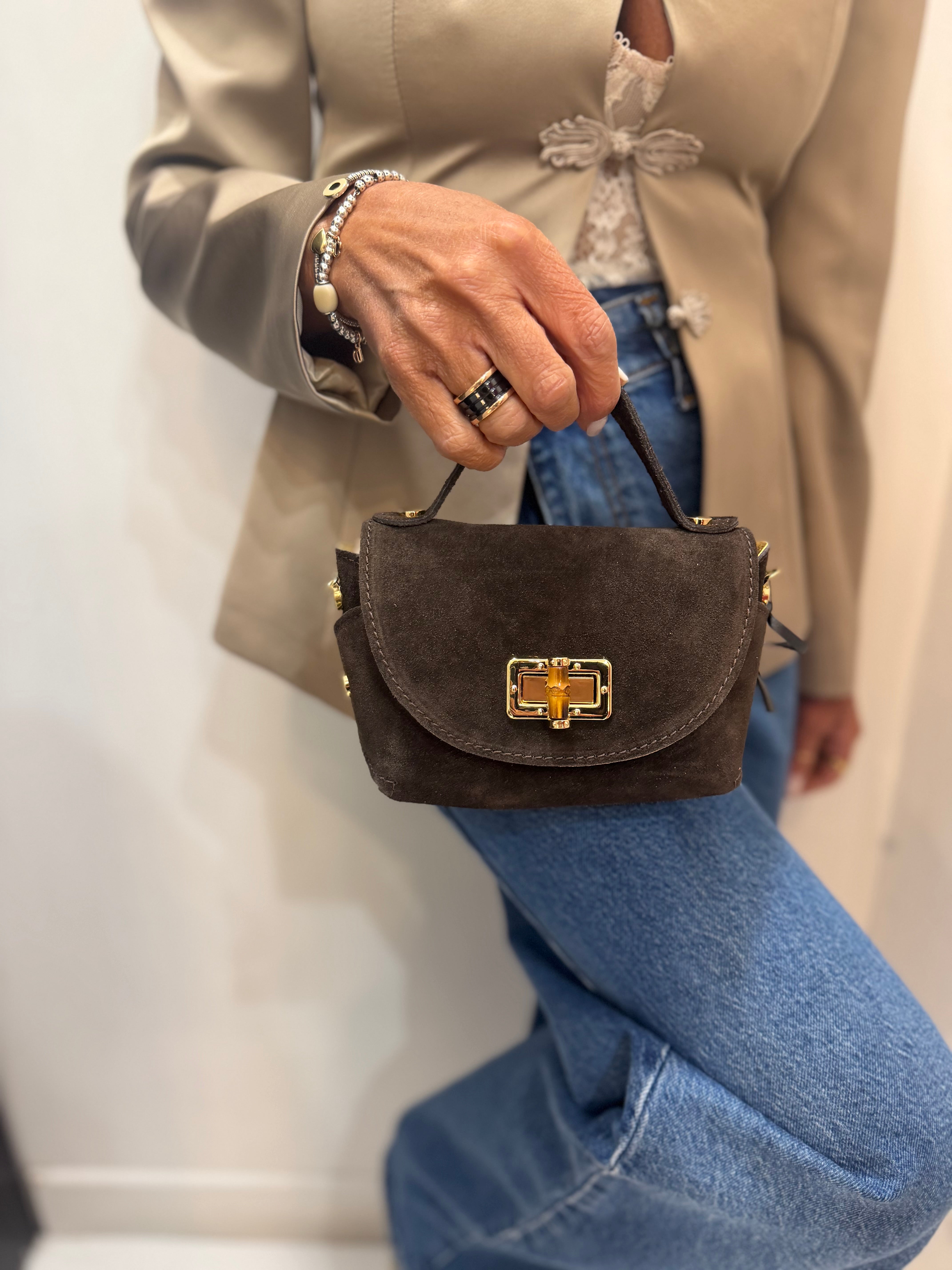 Pochette con patta in suede Emishere