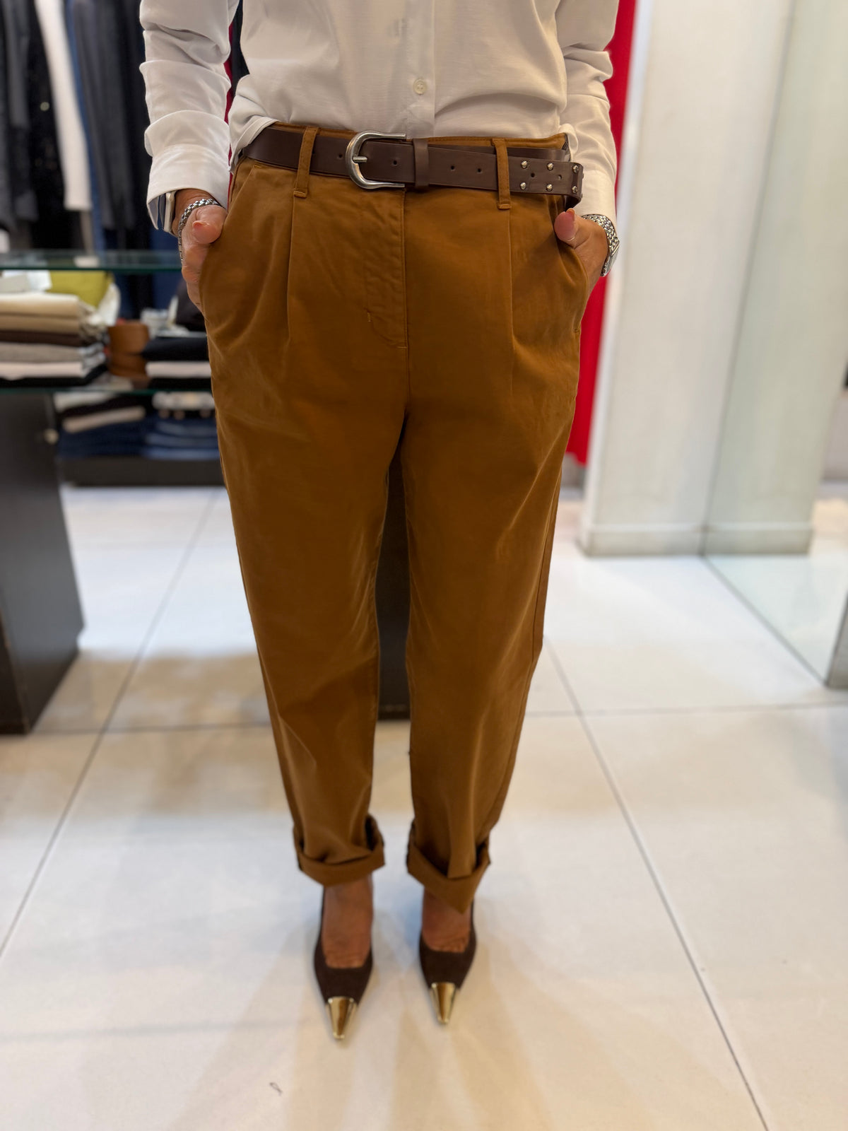 Pantaloni chino-fit vita alta con risvolto e cintura Dixie