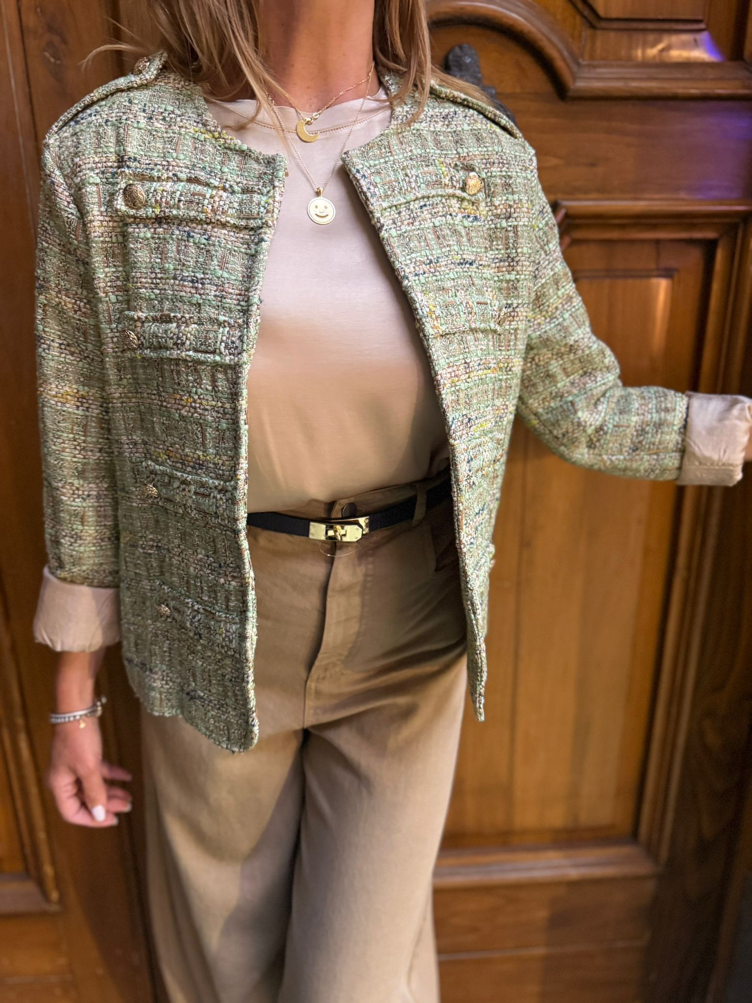 Giacca bouclé elegante con bottoni gioiello Dixie