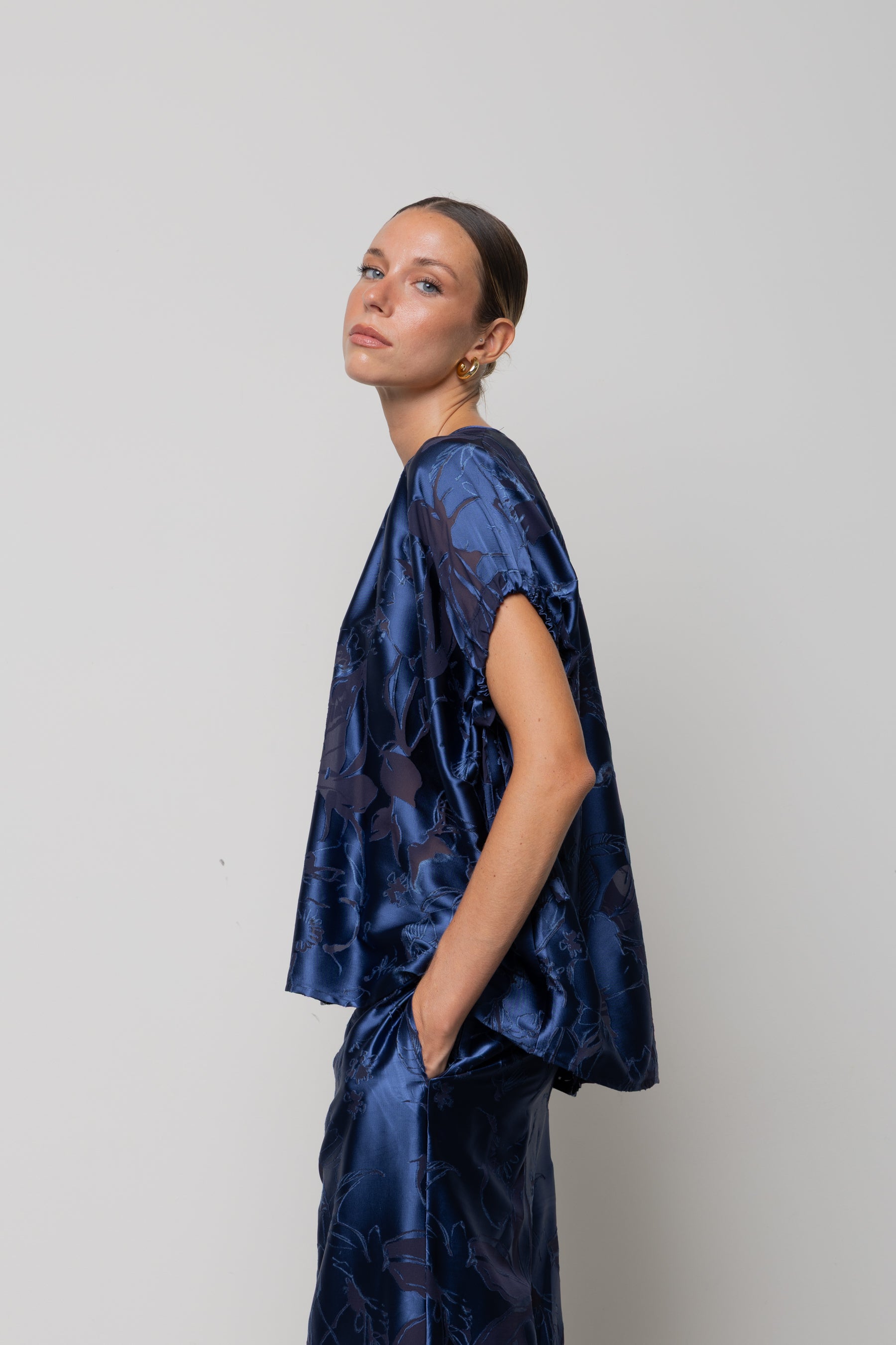 Blusa in raso floreale Icona