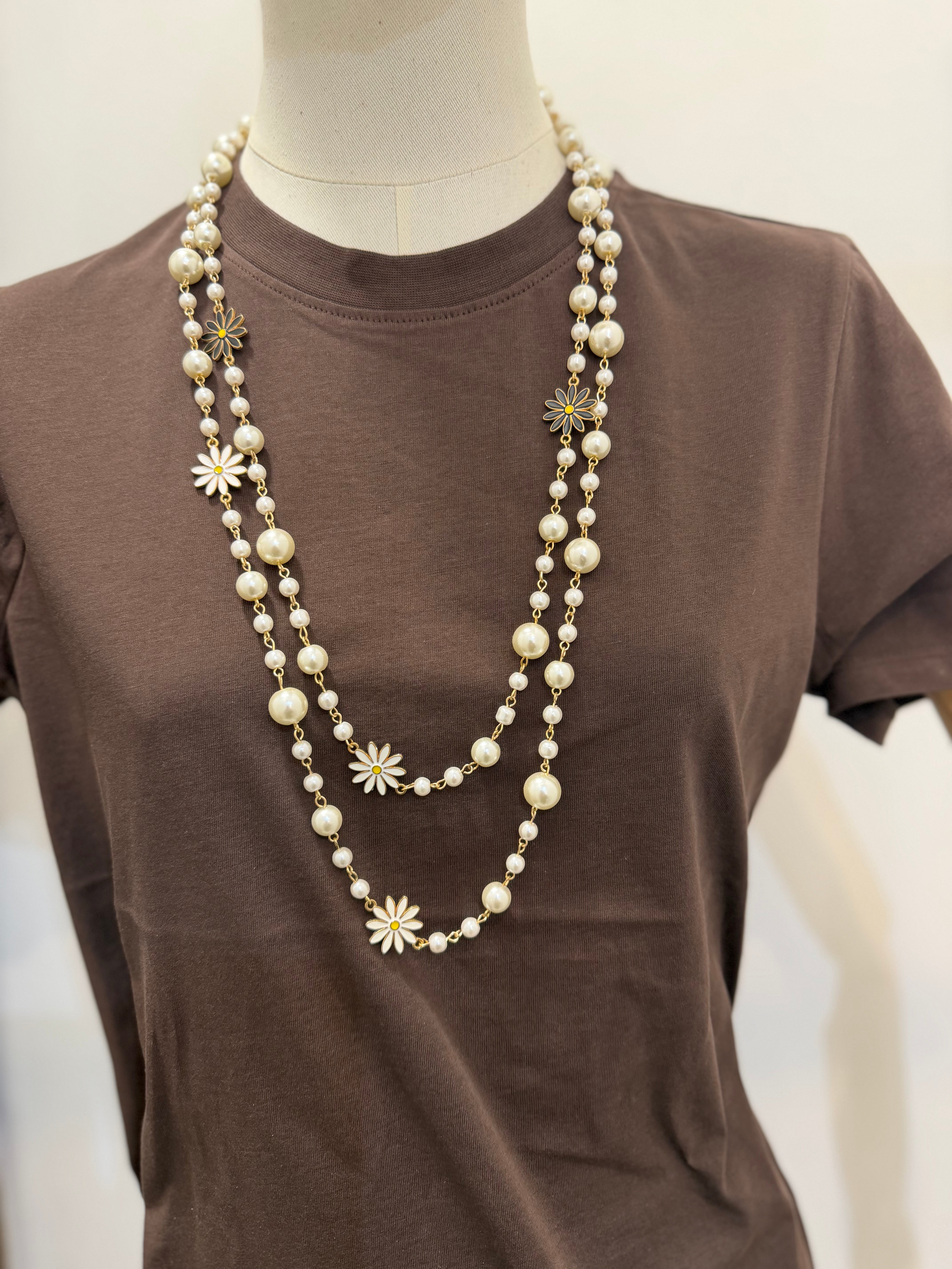 Collana con perle e margherite Emisphere