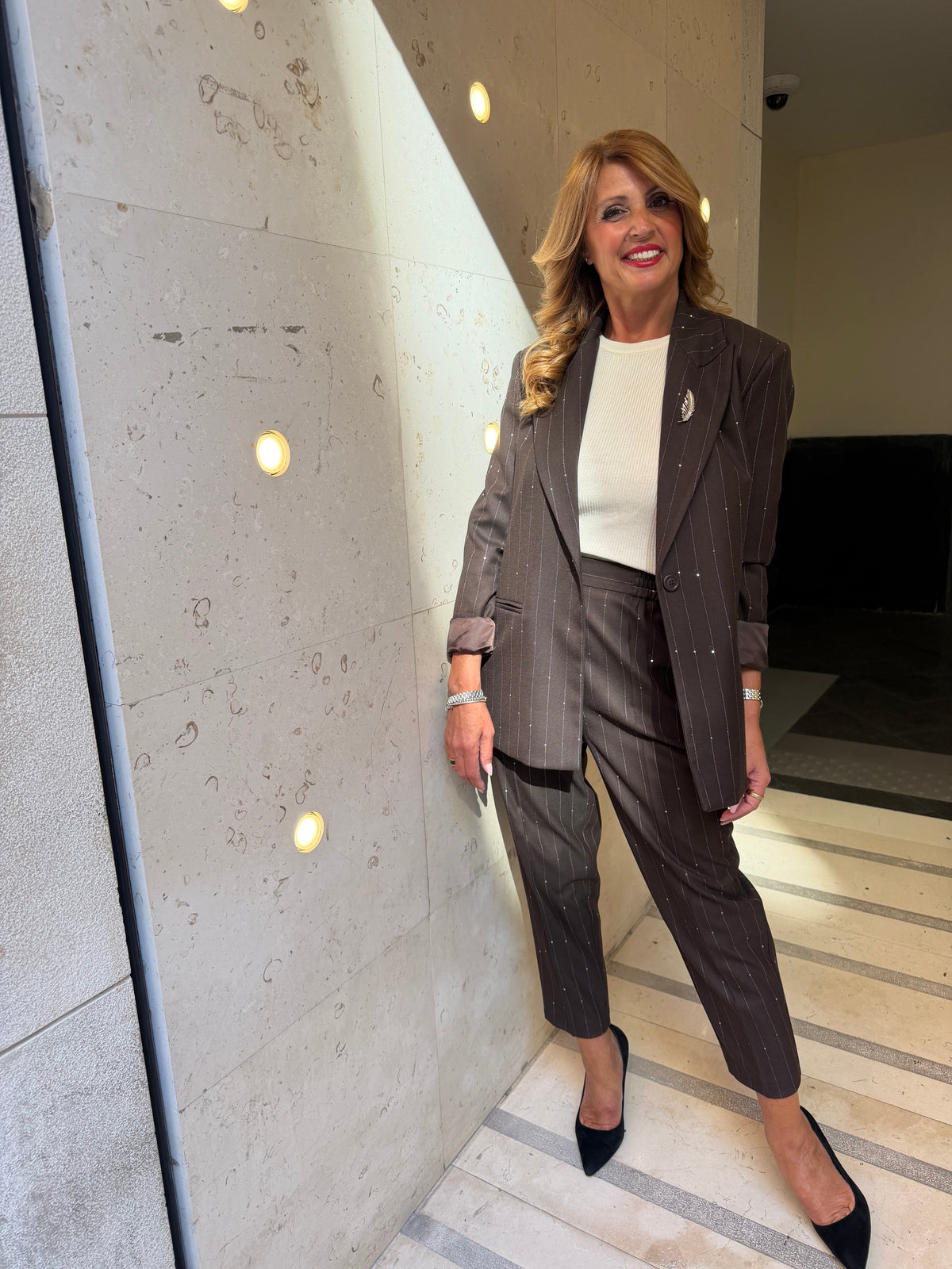 Tailleur gessato con dettagli paillettes Imperial