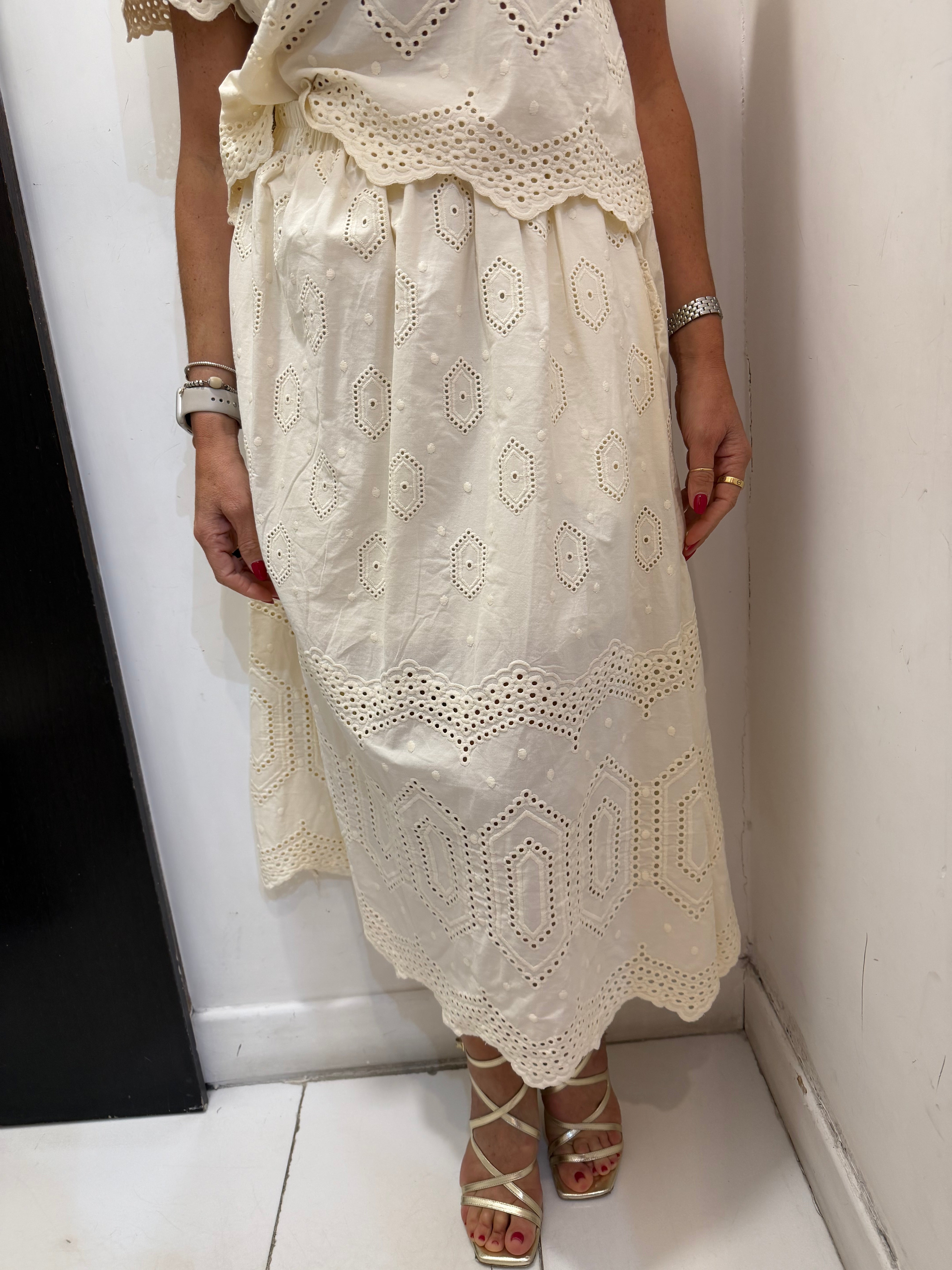Completo con blusa e gonna elasticata in vita in san gallo Emisphere
