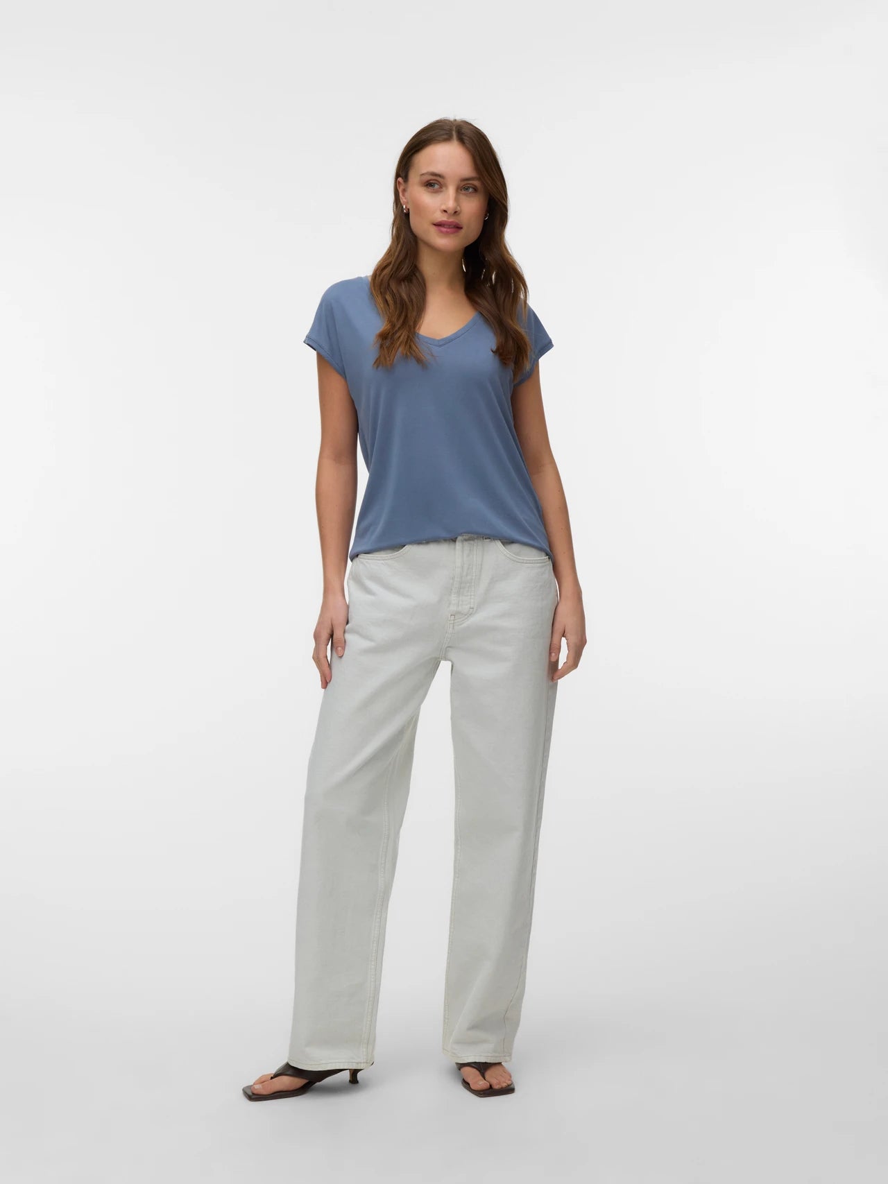 T-shirt scollo a V in modal Vero Moda