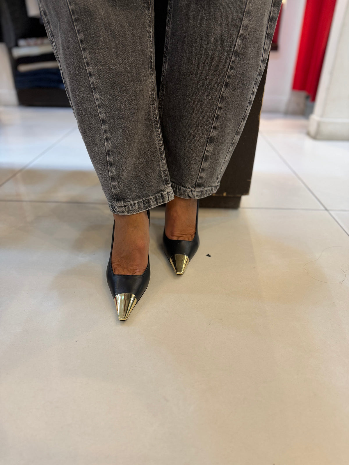 Décolleté in pelle con punta oro Ovyé