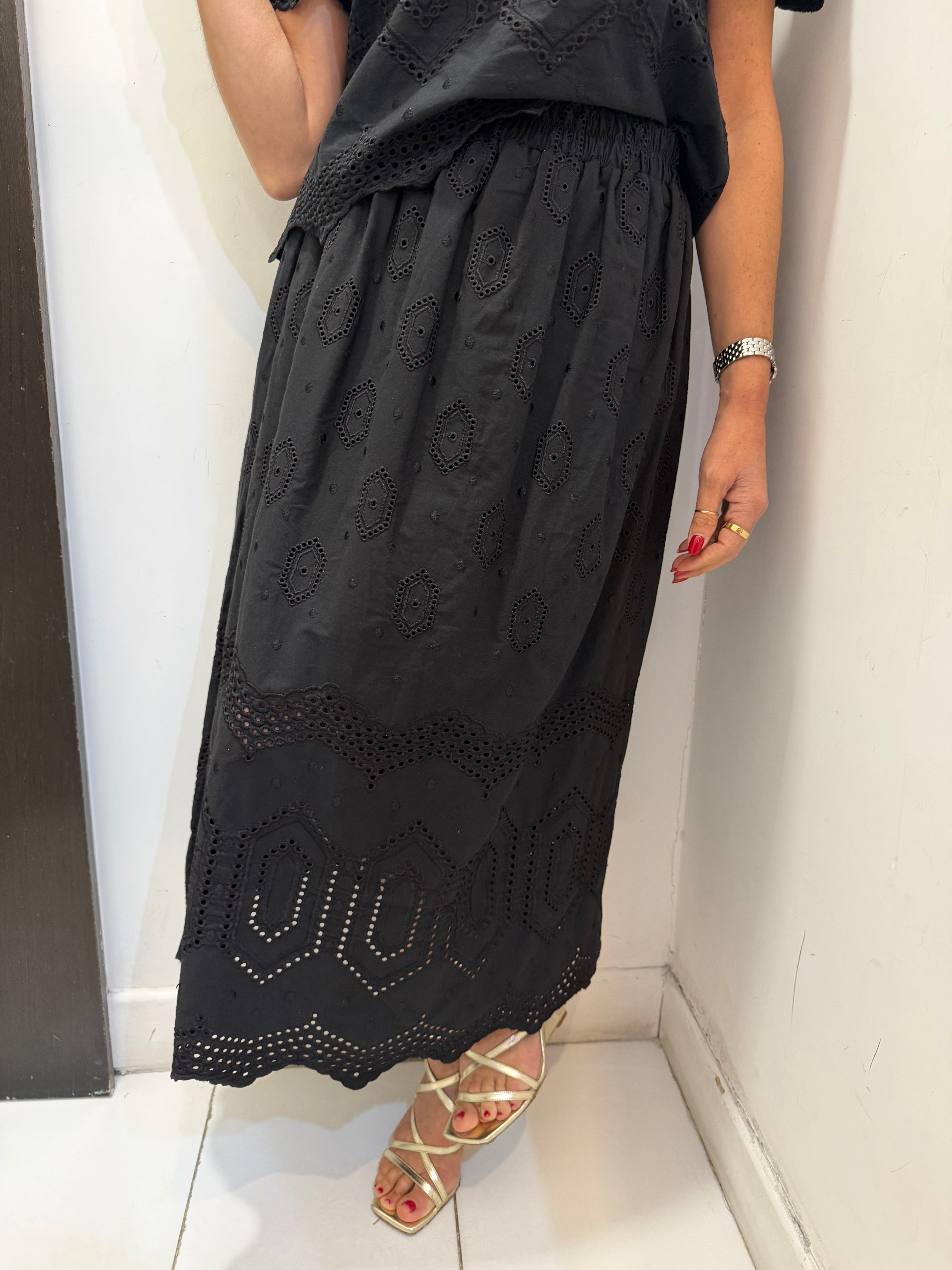 Completo con blusa e gonna elasticata in vita in san gallo Emisphere