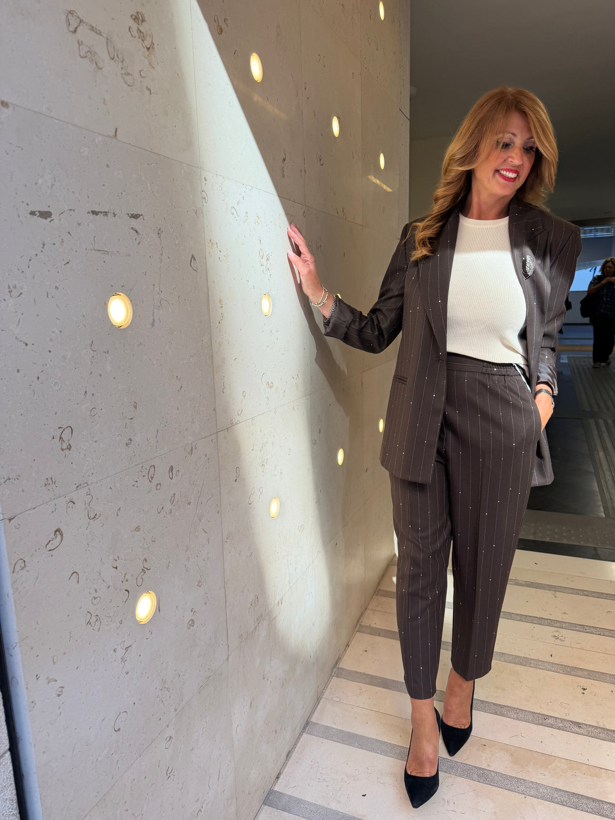 Tailleur gessato con dettagli paillettes Imperial