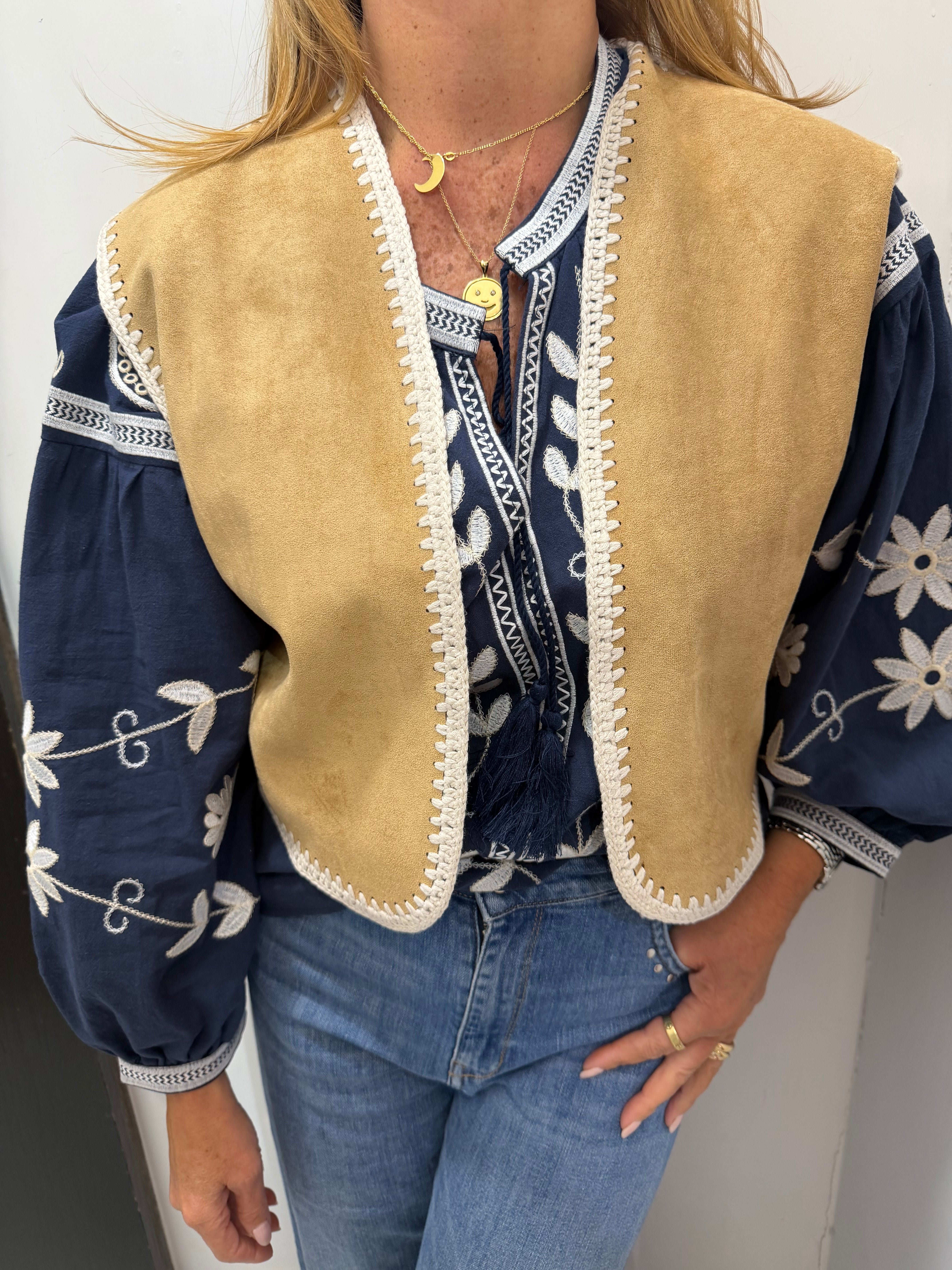 Gilet in suede con ricamo Emisphere