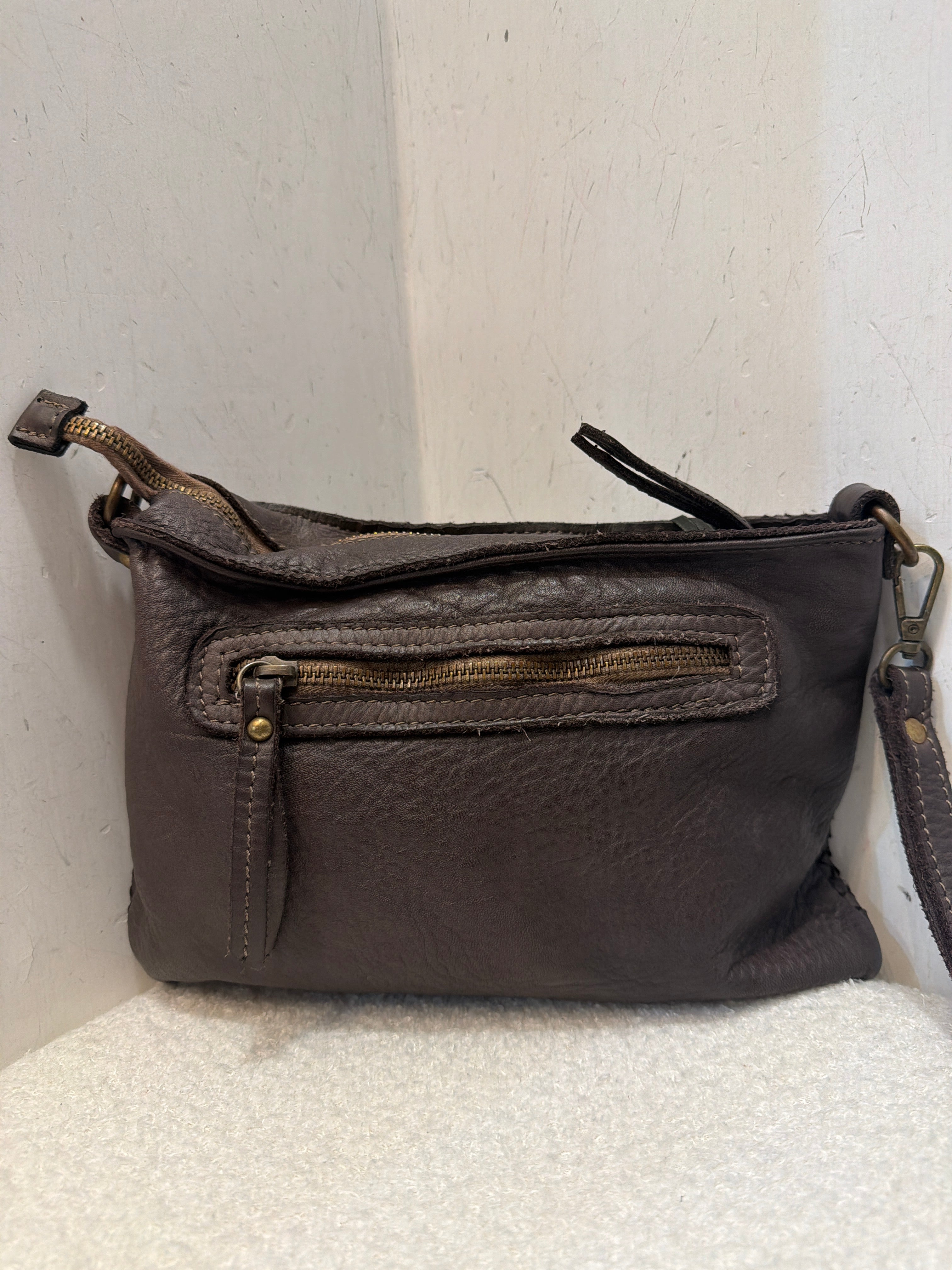 Pochette intrecciata con taschino in pelle Emisphere
