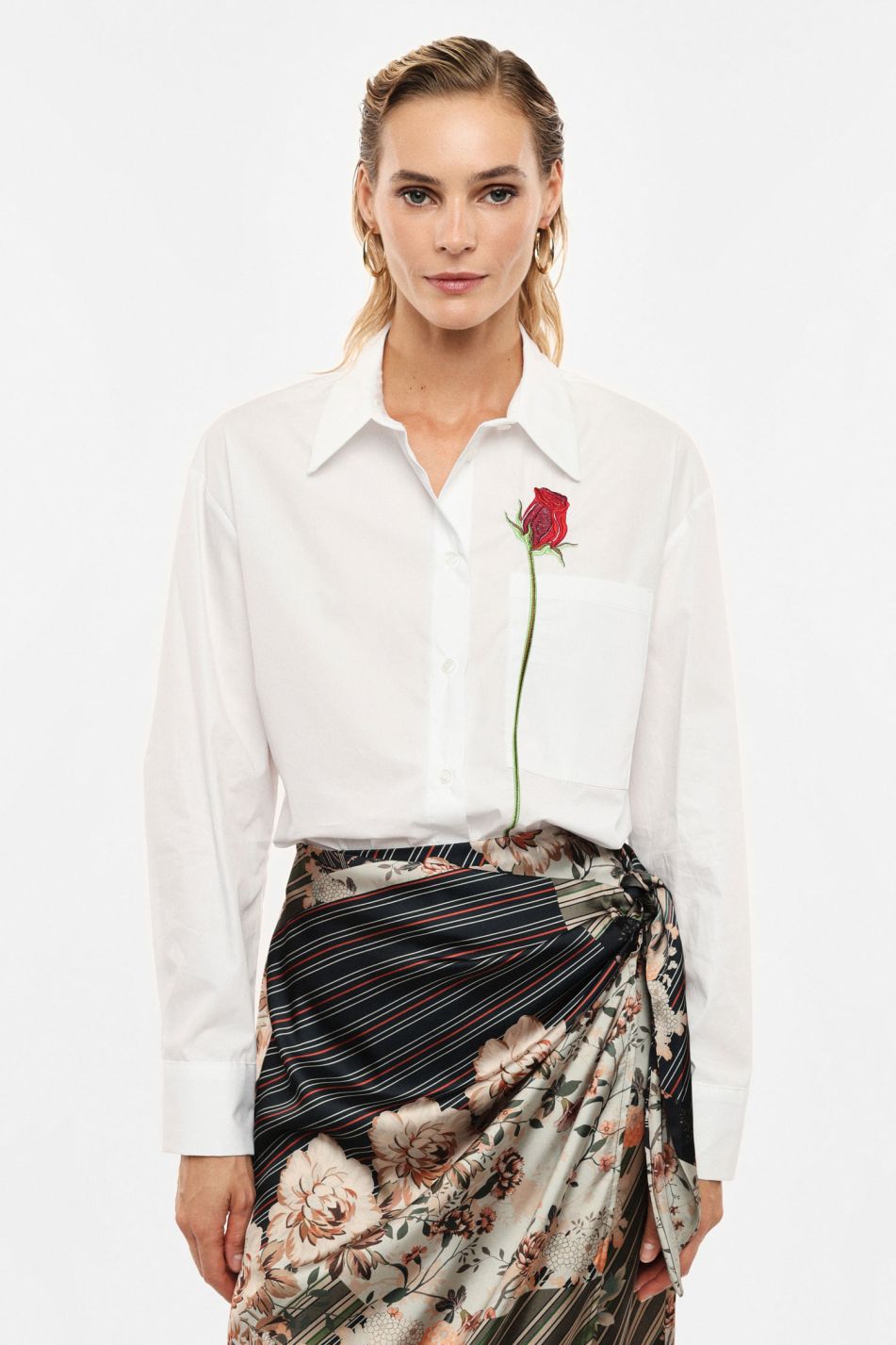 Camicia con collo classico e ricamo rosa Imperial