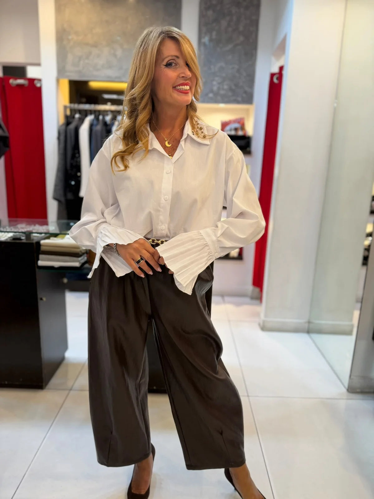Camicia con borchie sul colletto e polsini plissettati Emisphere
