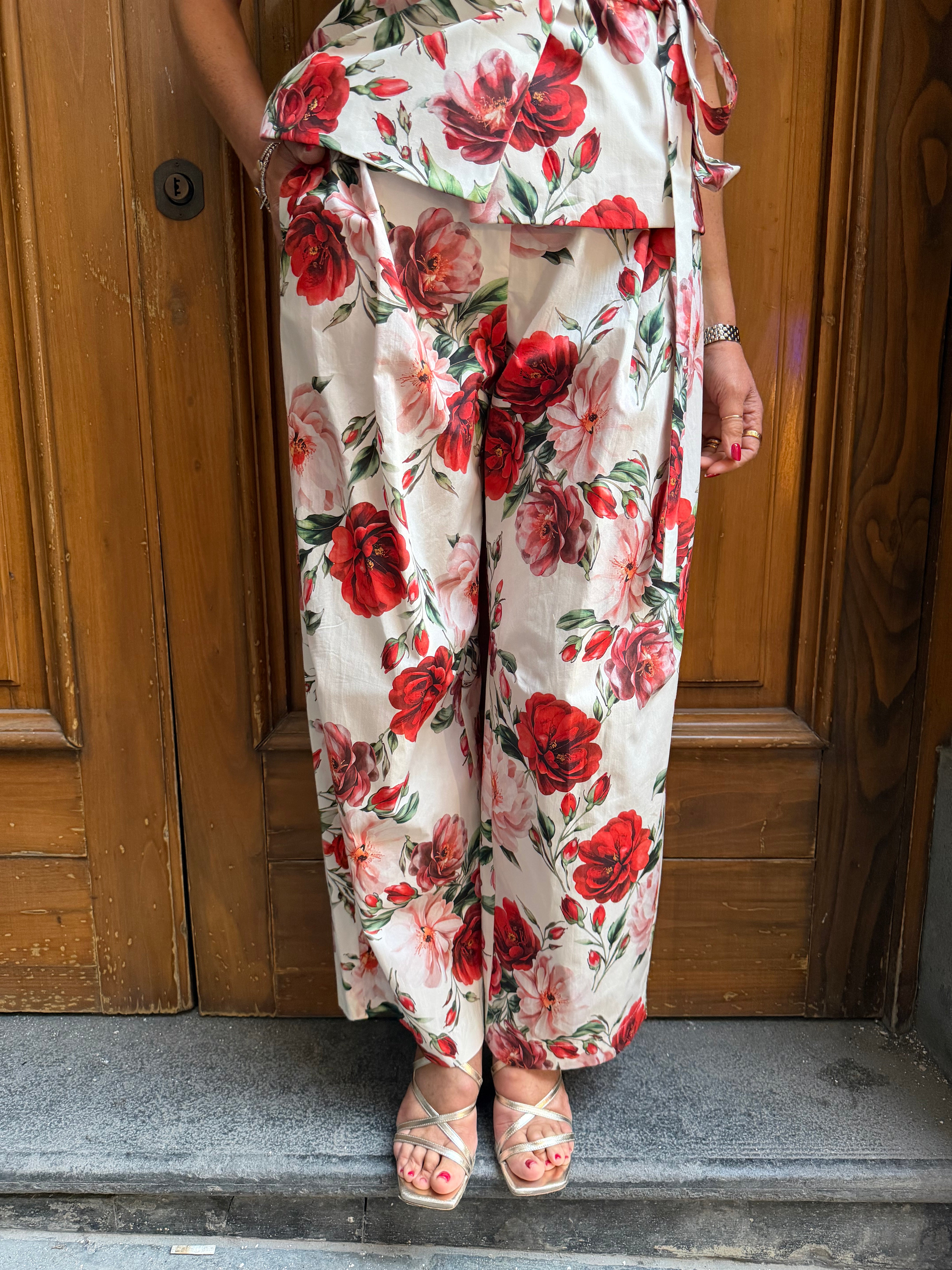 Coordinato floreale in cotone con top incrociato e pantalone dritto Imperial