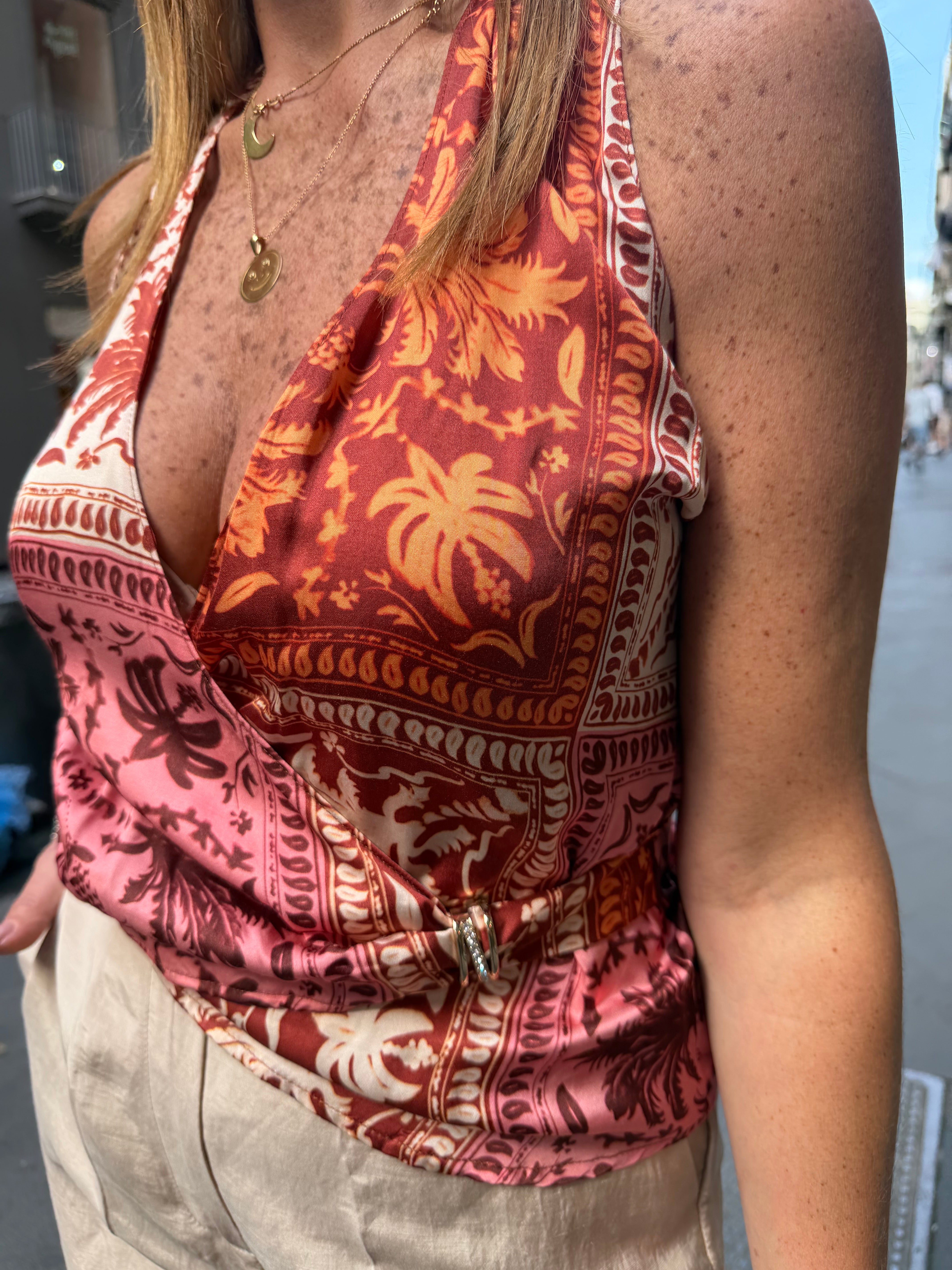 Top smanicato con accessorio Hanita