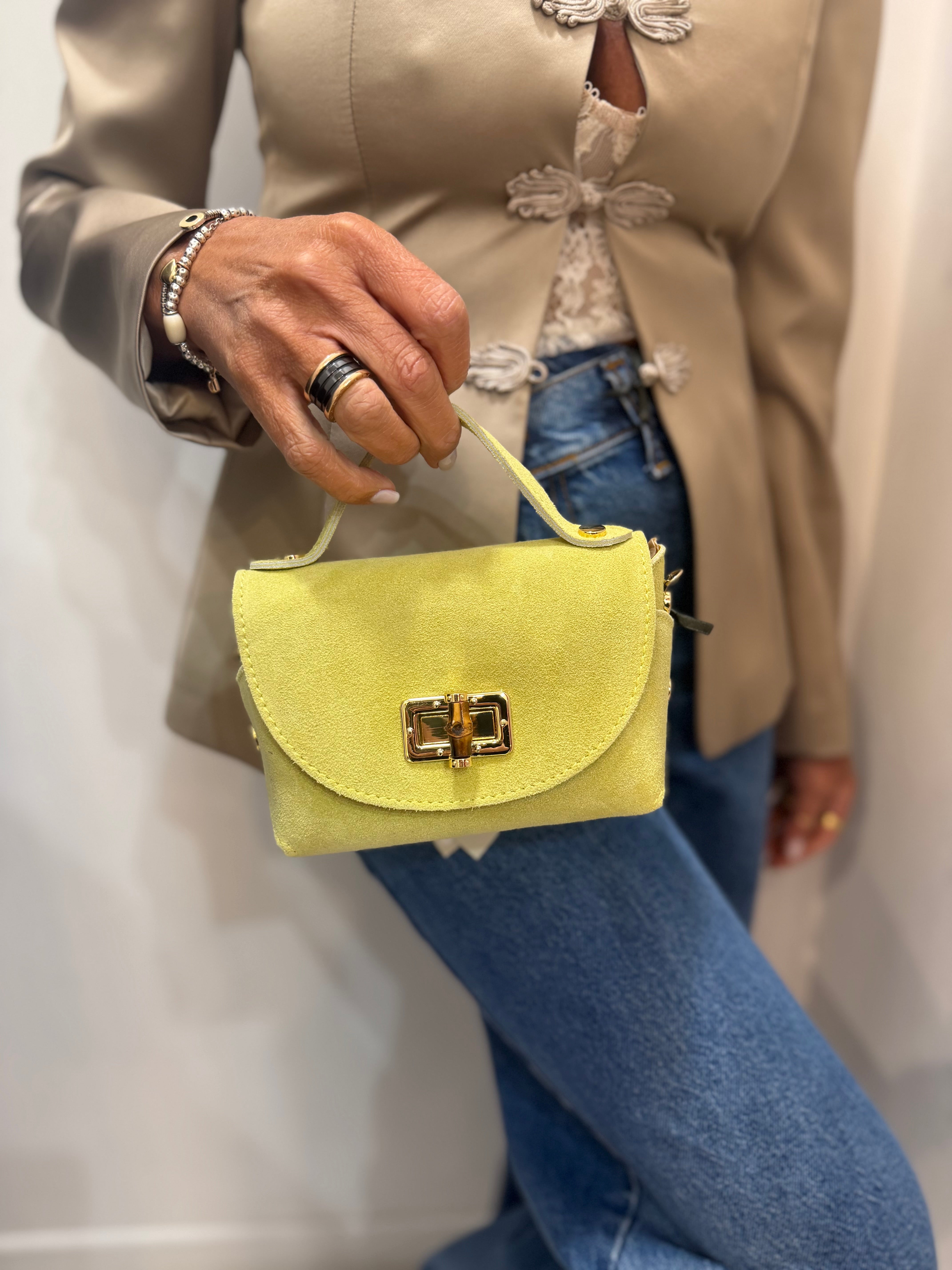 Pochette con patta in suede Emishere