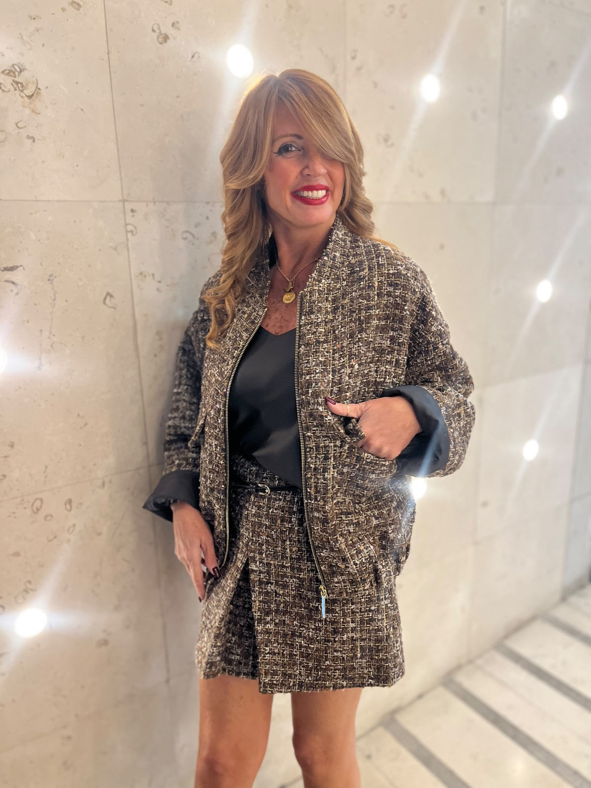 Minigonna in tweed con cintura imperial