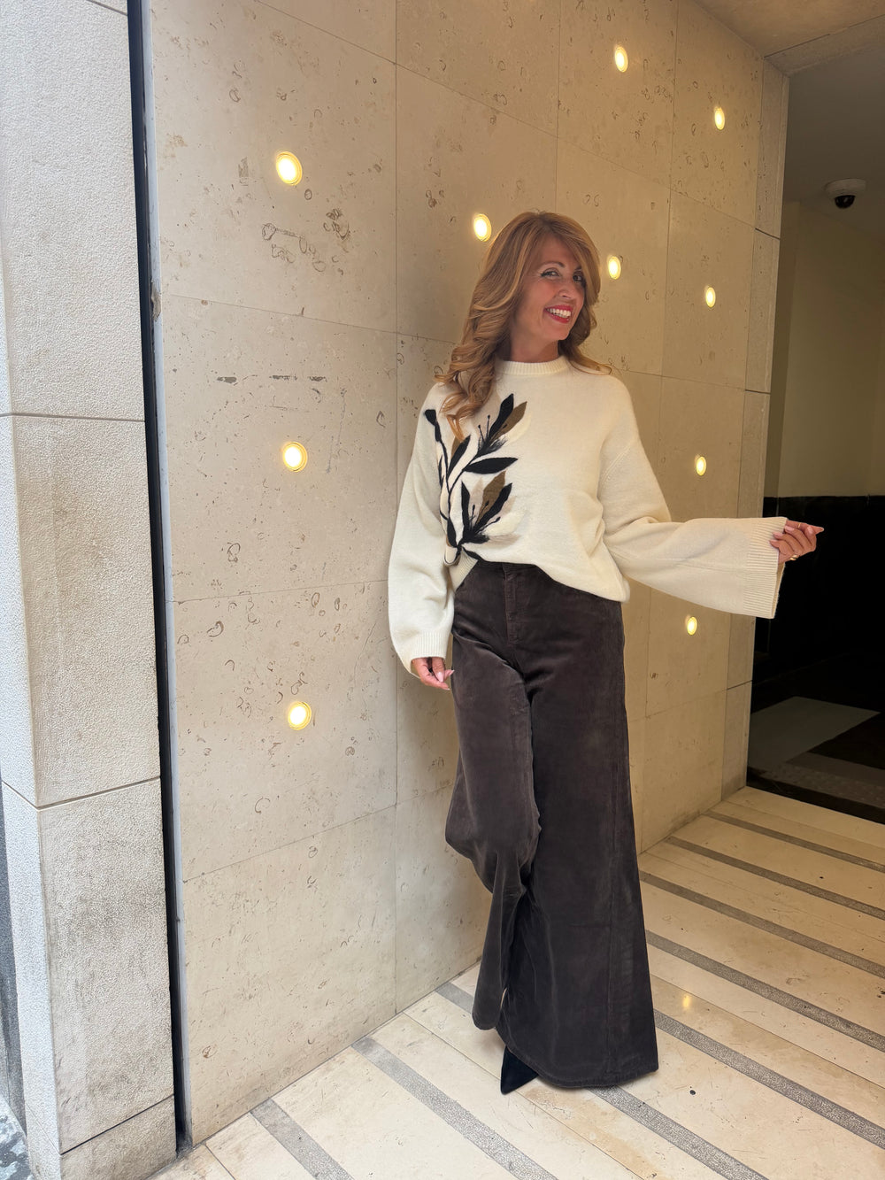 Maglia con fiore applicato Icona