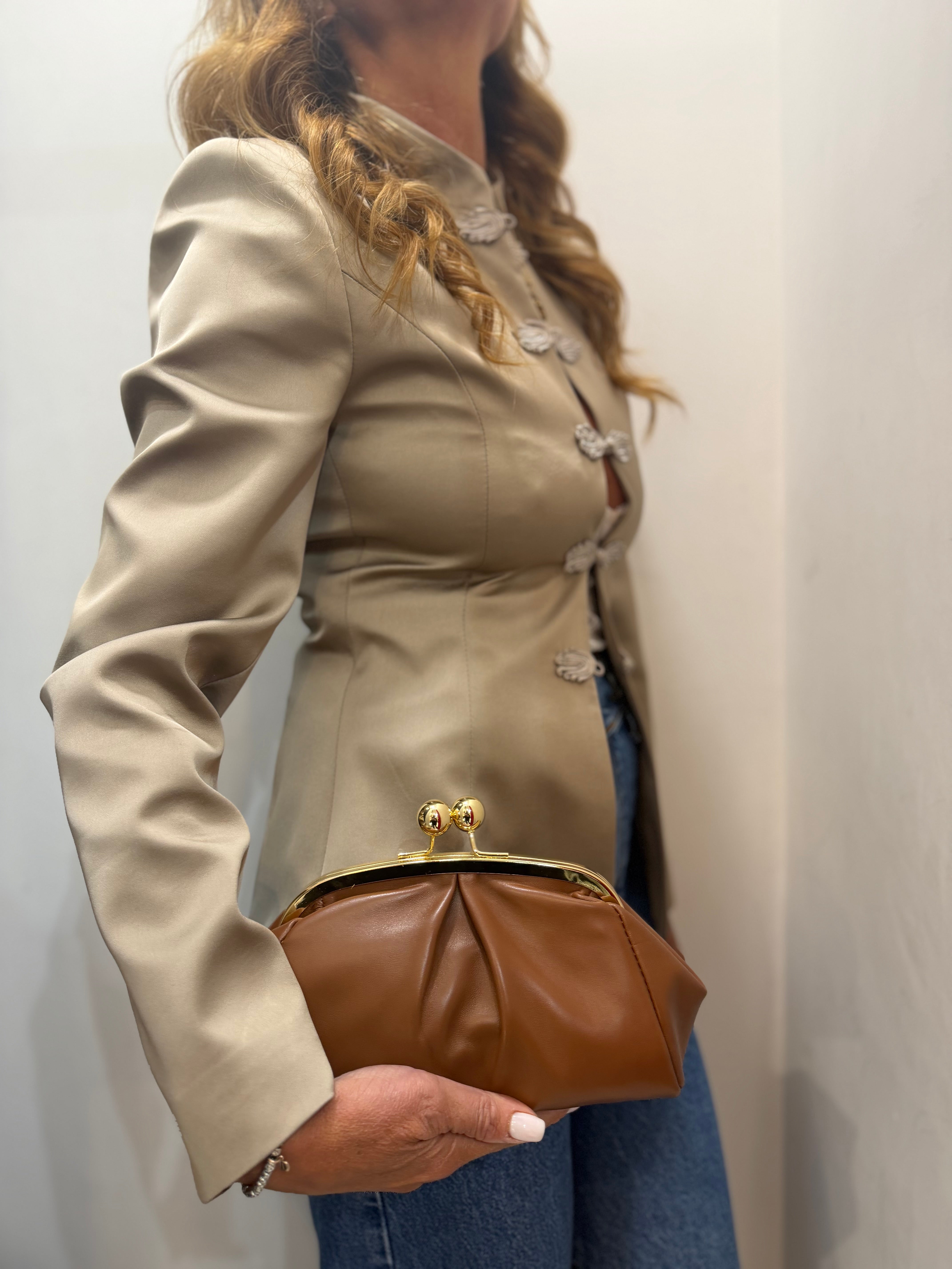 Clutch in pelle Emisphere