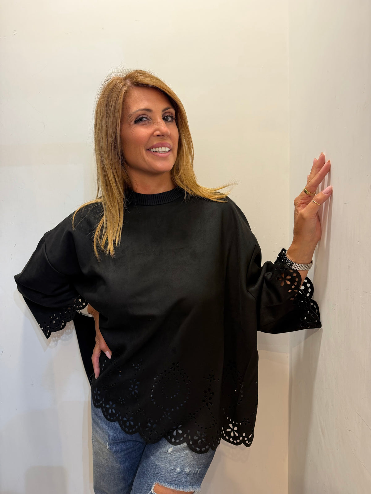 Maglia over in suede con ricami Emisphere