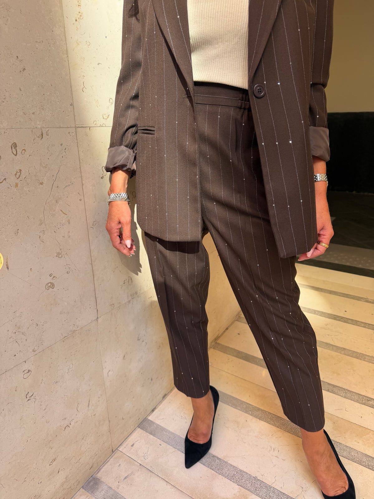 Tailleur gessato con dettagli paillettes Imperial