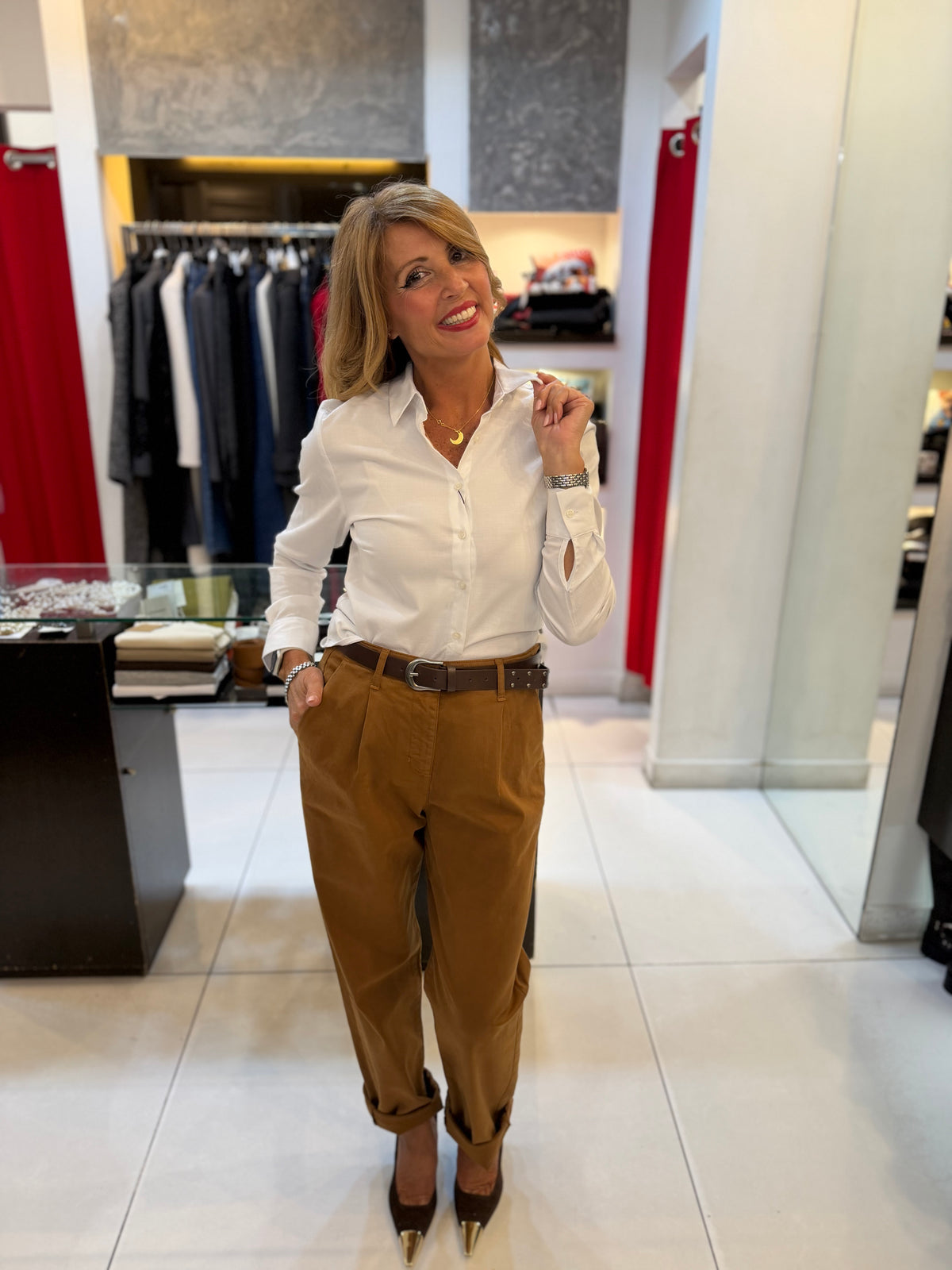 Pantaloni chino-fit vita alta con risvolto e cintura Dixie