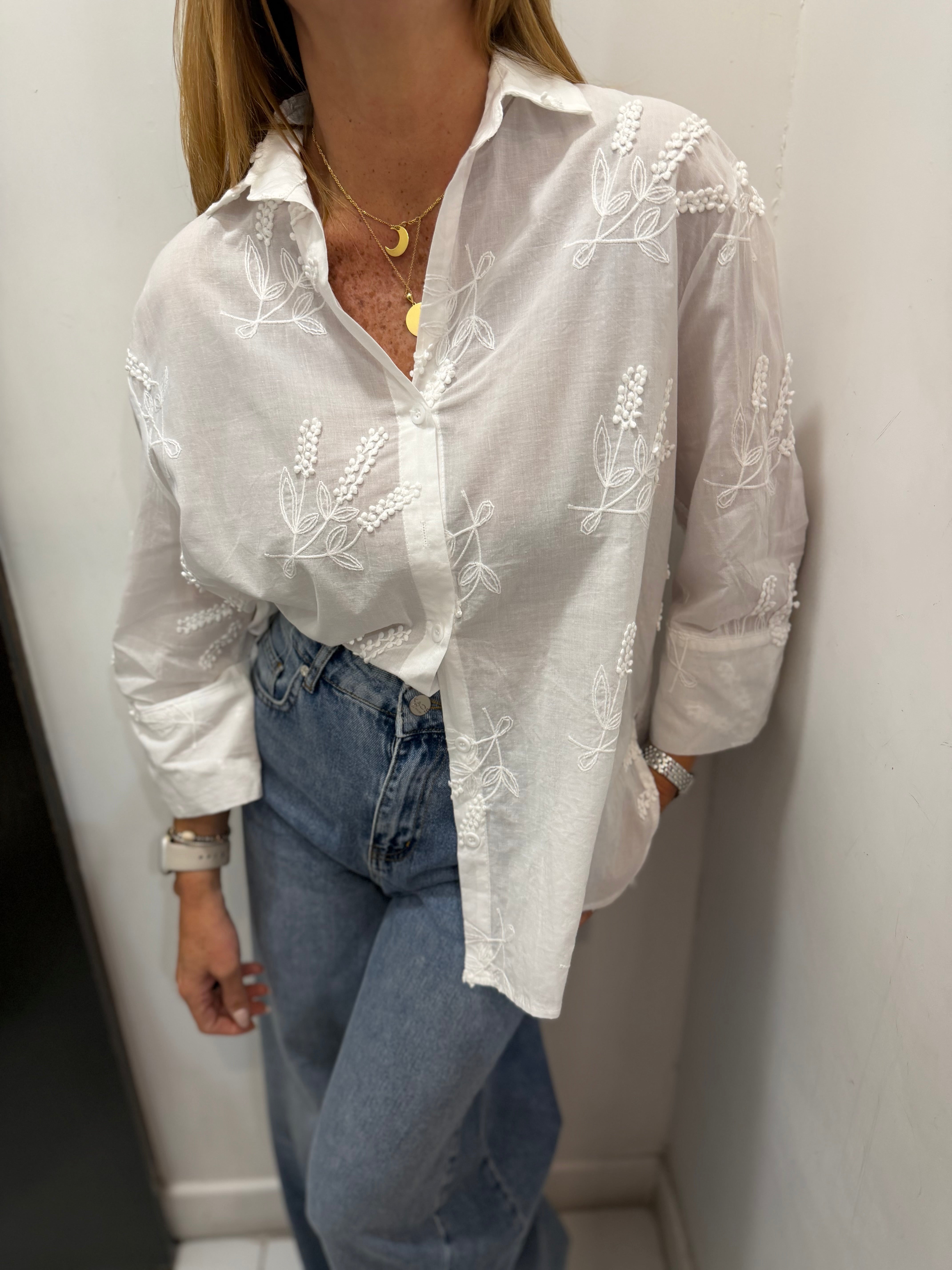 Camicia con ricami a rilievo Emisphere