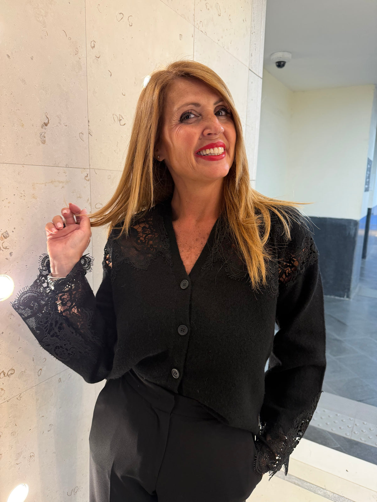 Cardigan in lana con inserti in pizzo Icona