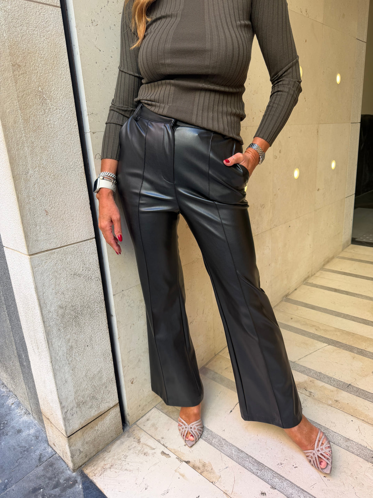 Pantalone zampa in ecopelle Icona