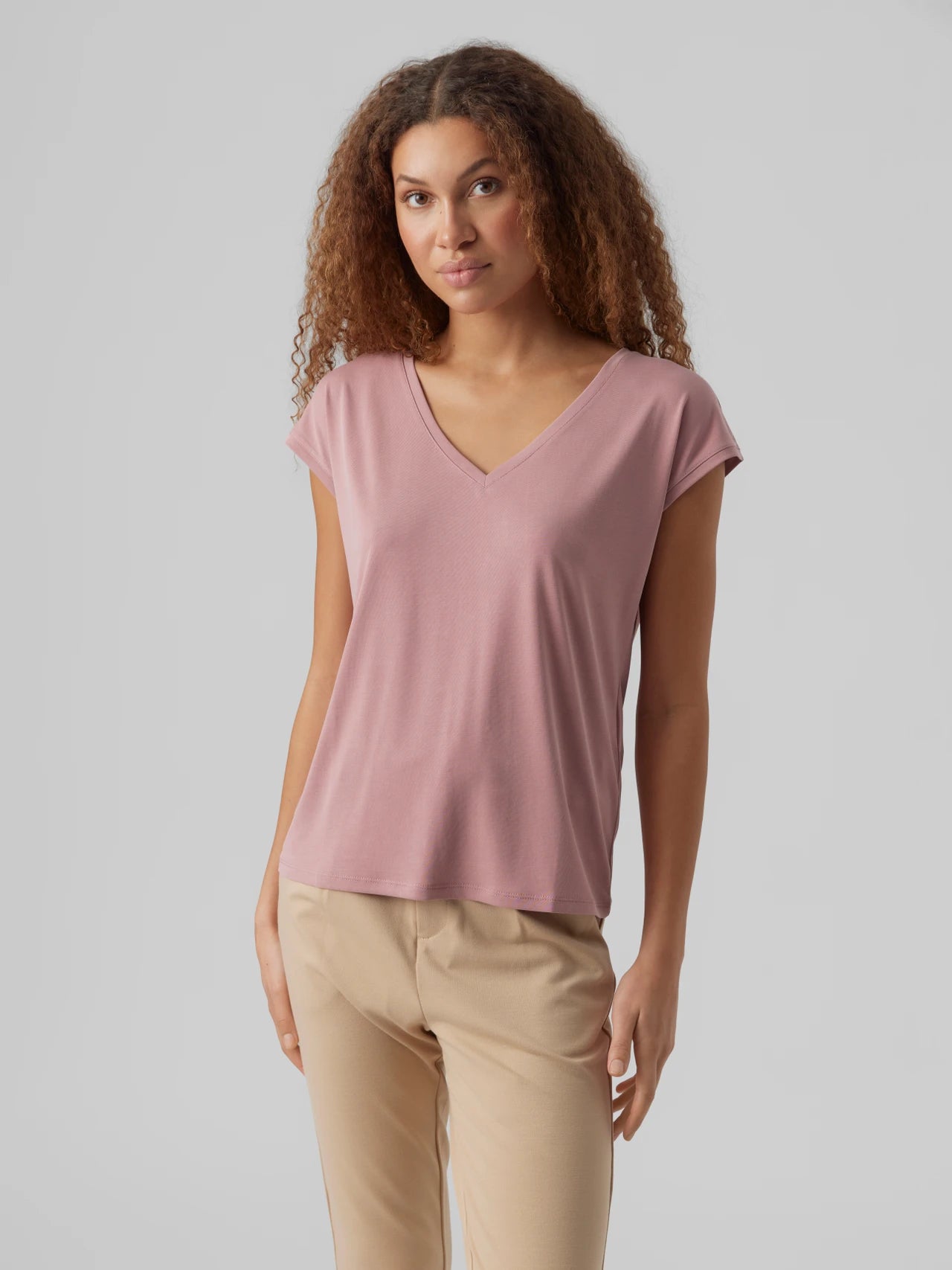 T-shirt scollo a V in modal Vero Moda
