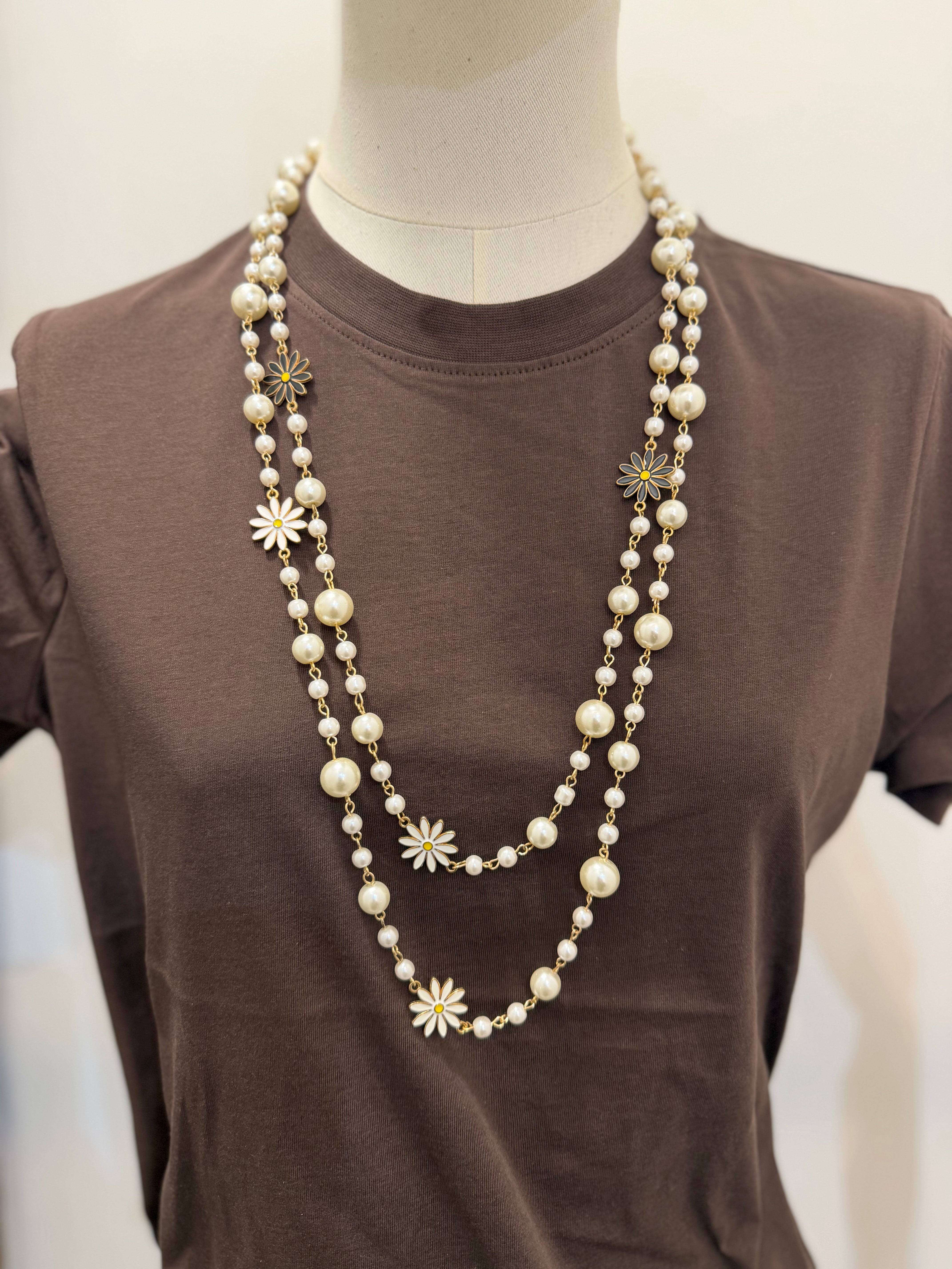 Collana con perle e margherite Emisphere