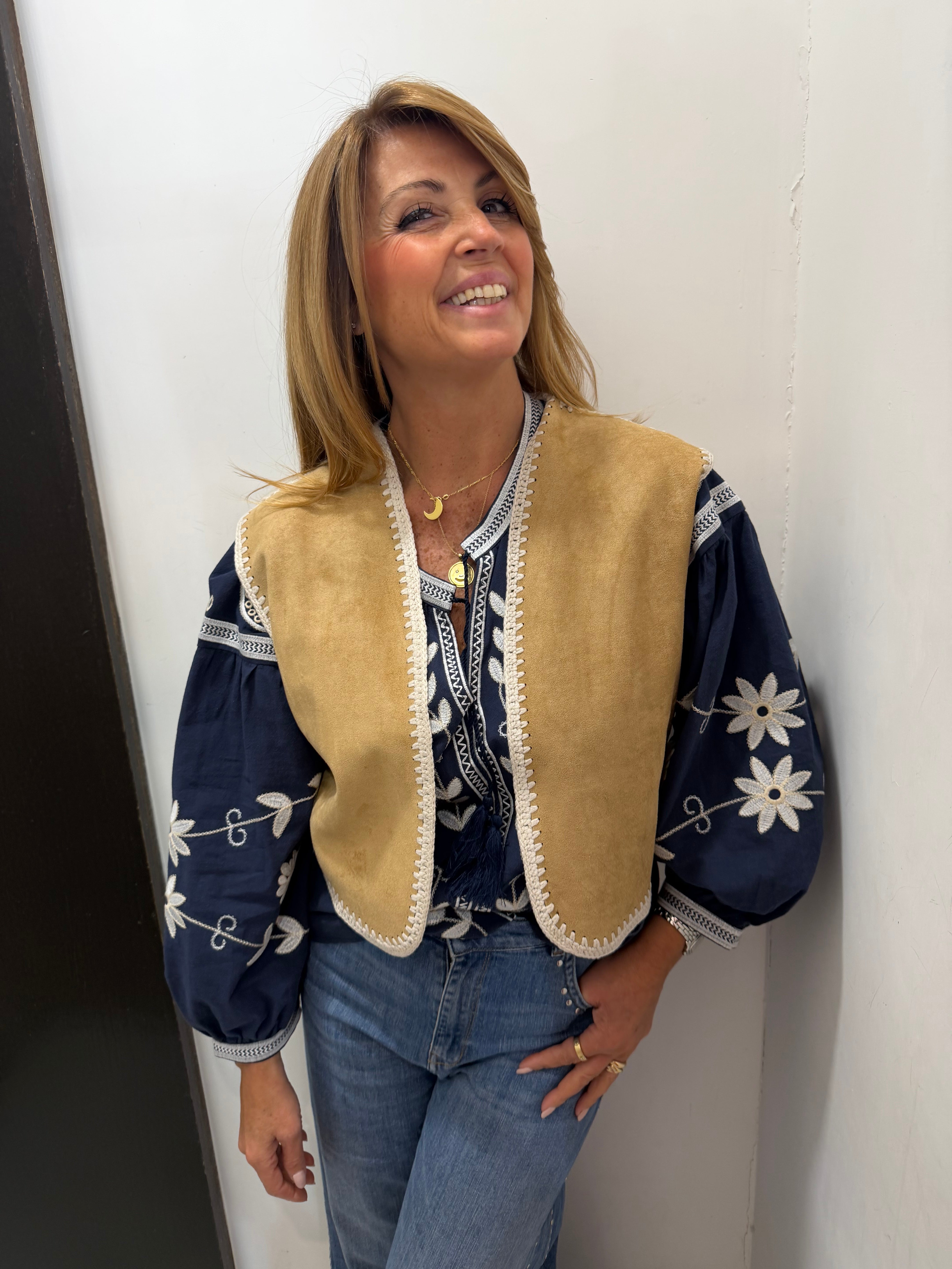 Gilet in suede con ricamo Emisphere