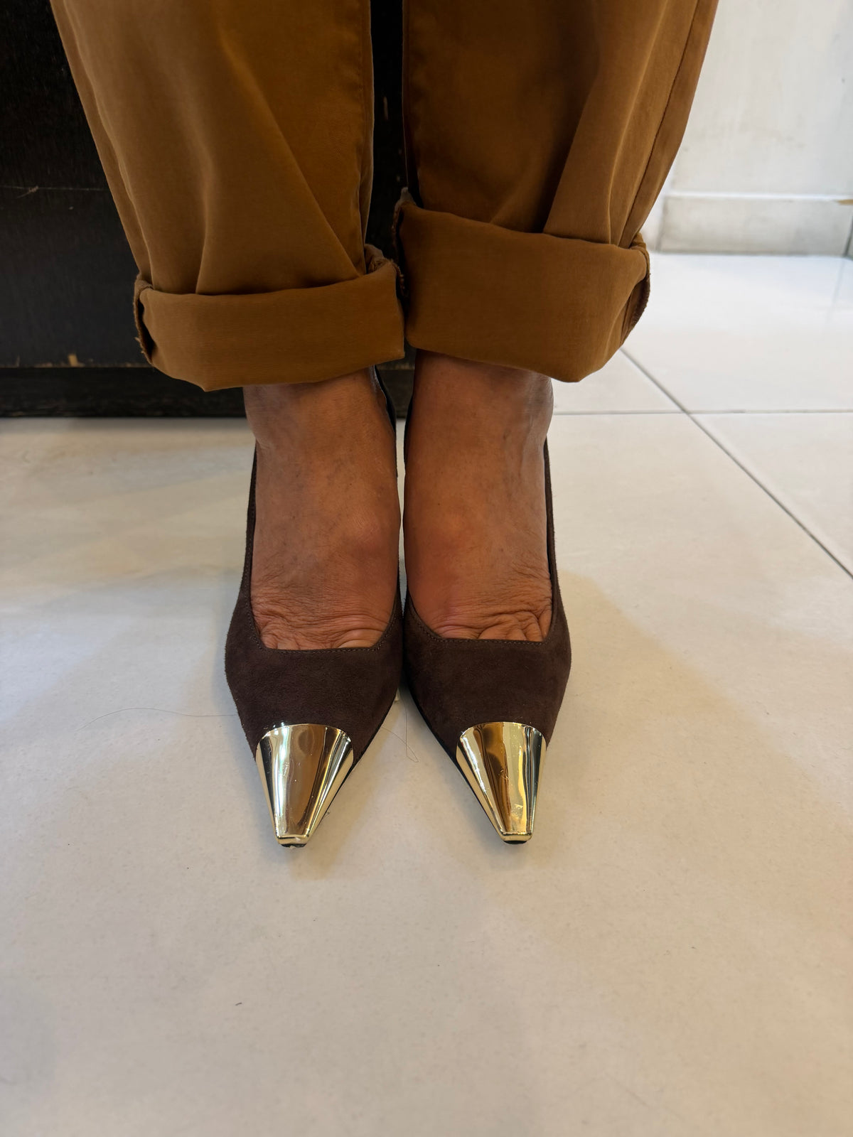 Décolleté in pelle con punta oro Ovyé