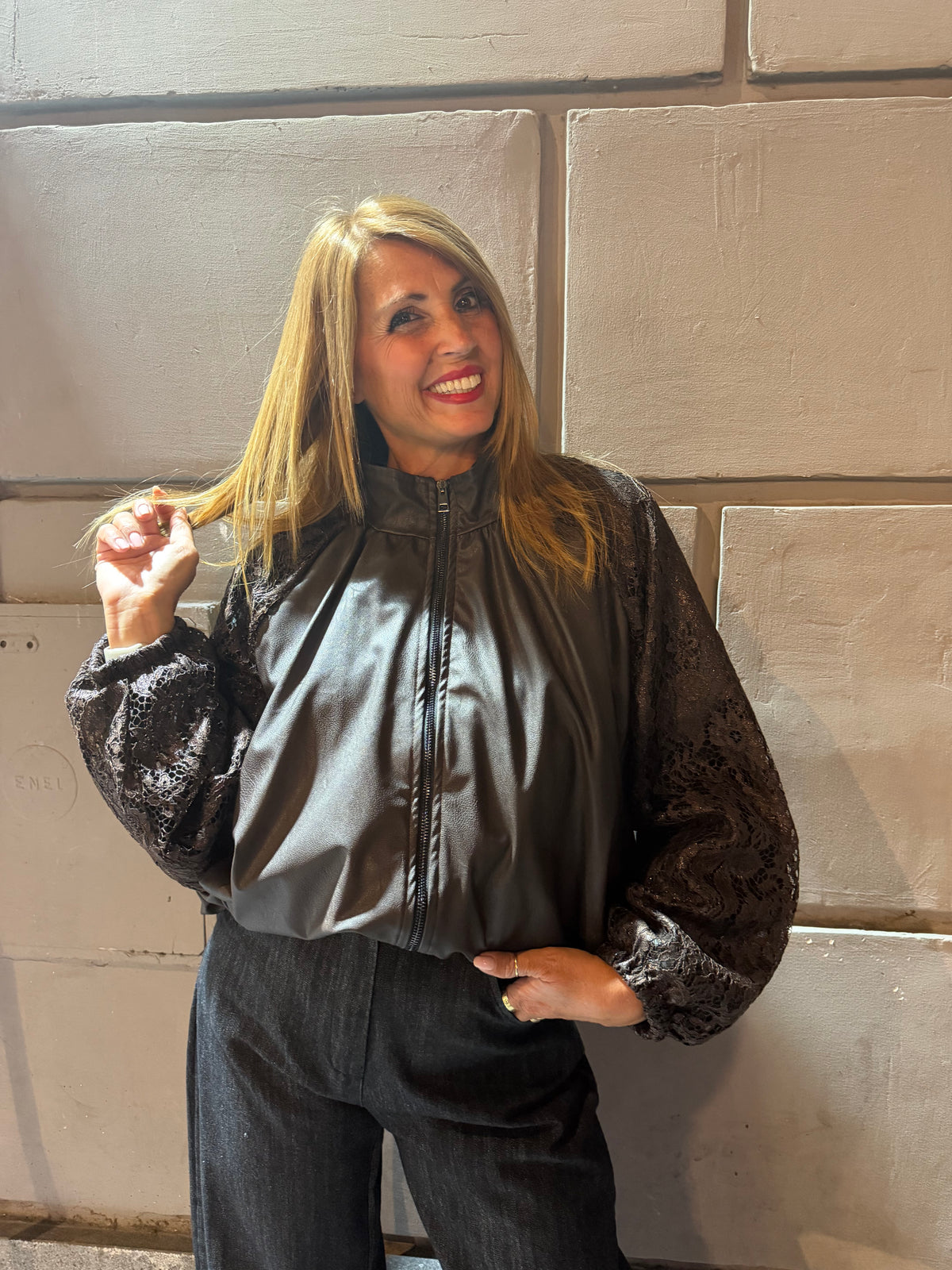 Bomber in ecopelle con inserti in pizzo Emisphere