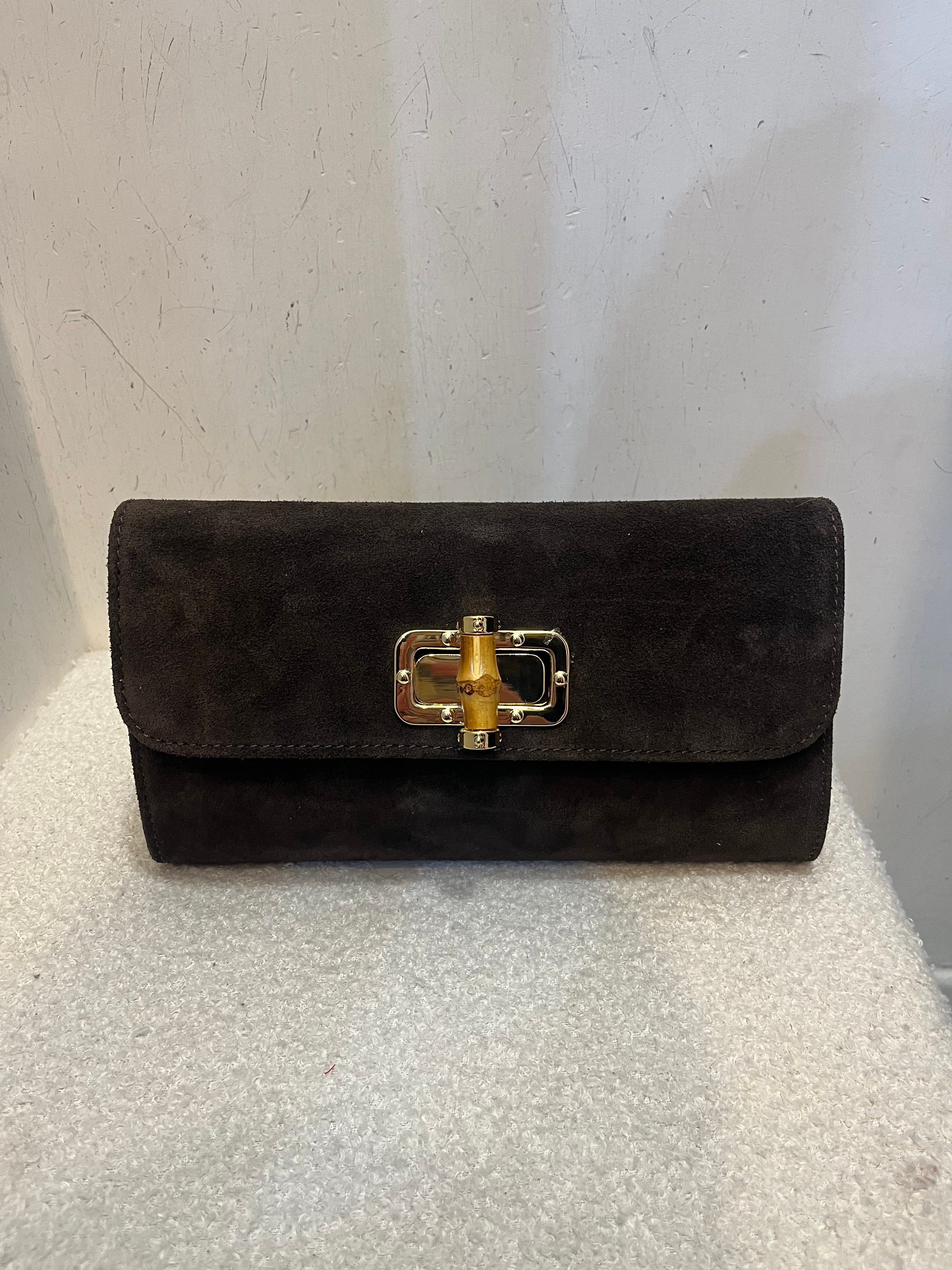 Pochette in camoscio con catena lunga oro