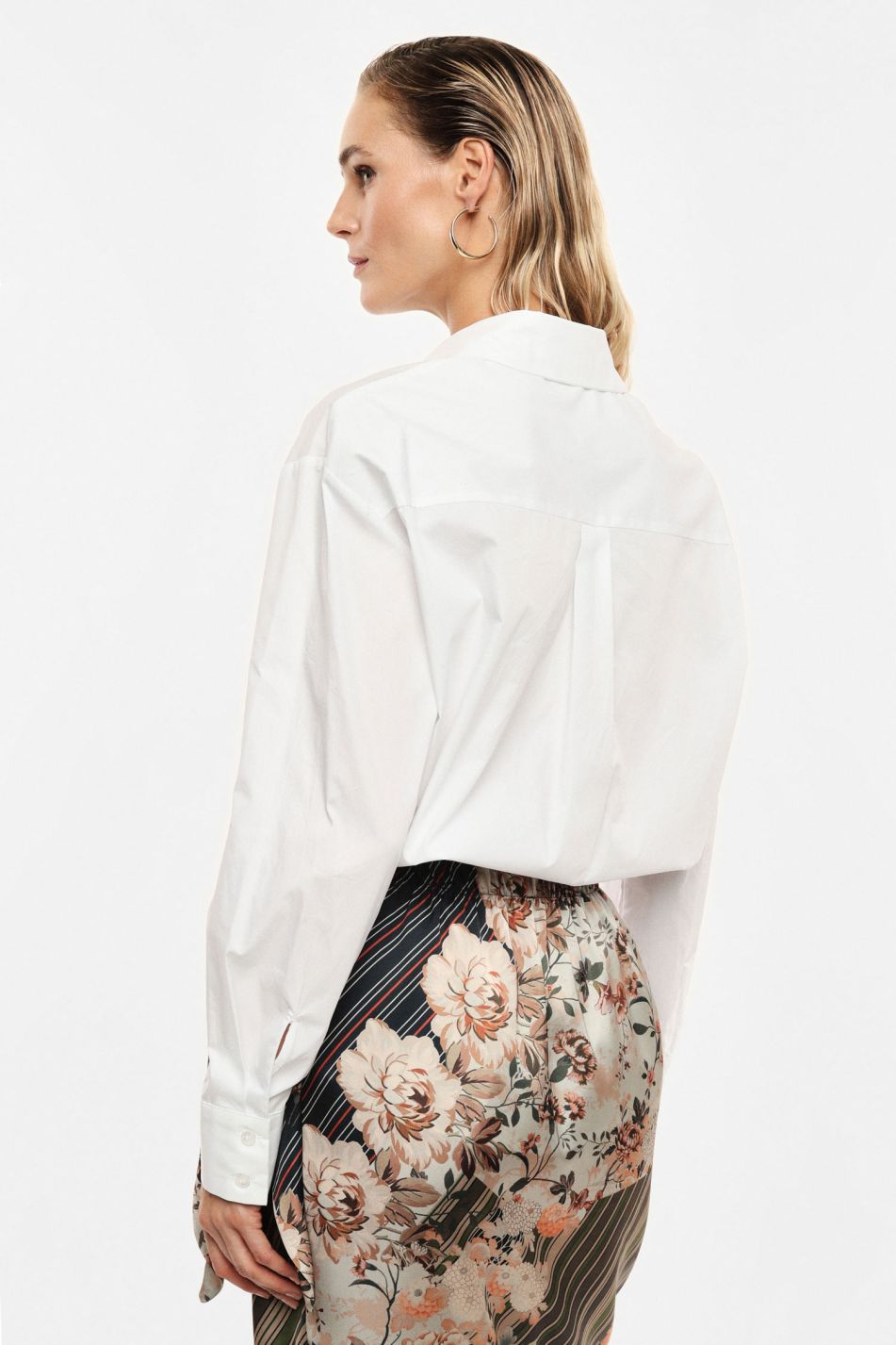 Camicia con collo classico e ricamo rosa Imperial