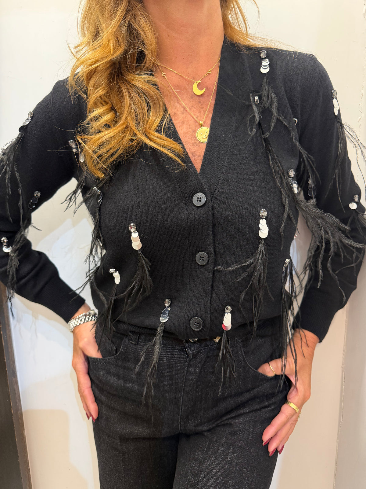 Cardigan con applicazioni gioiello e piume Kaos Collection
