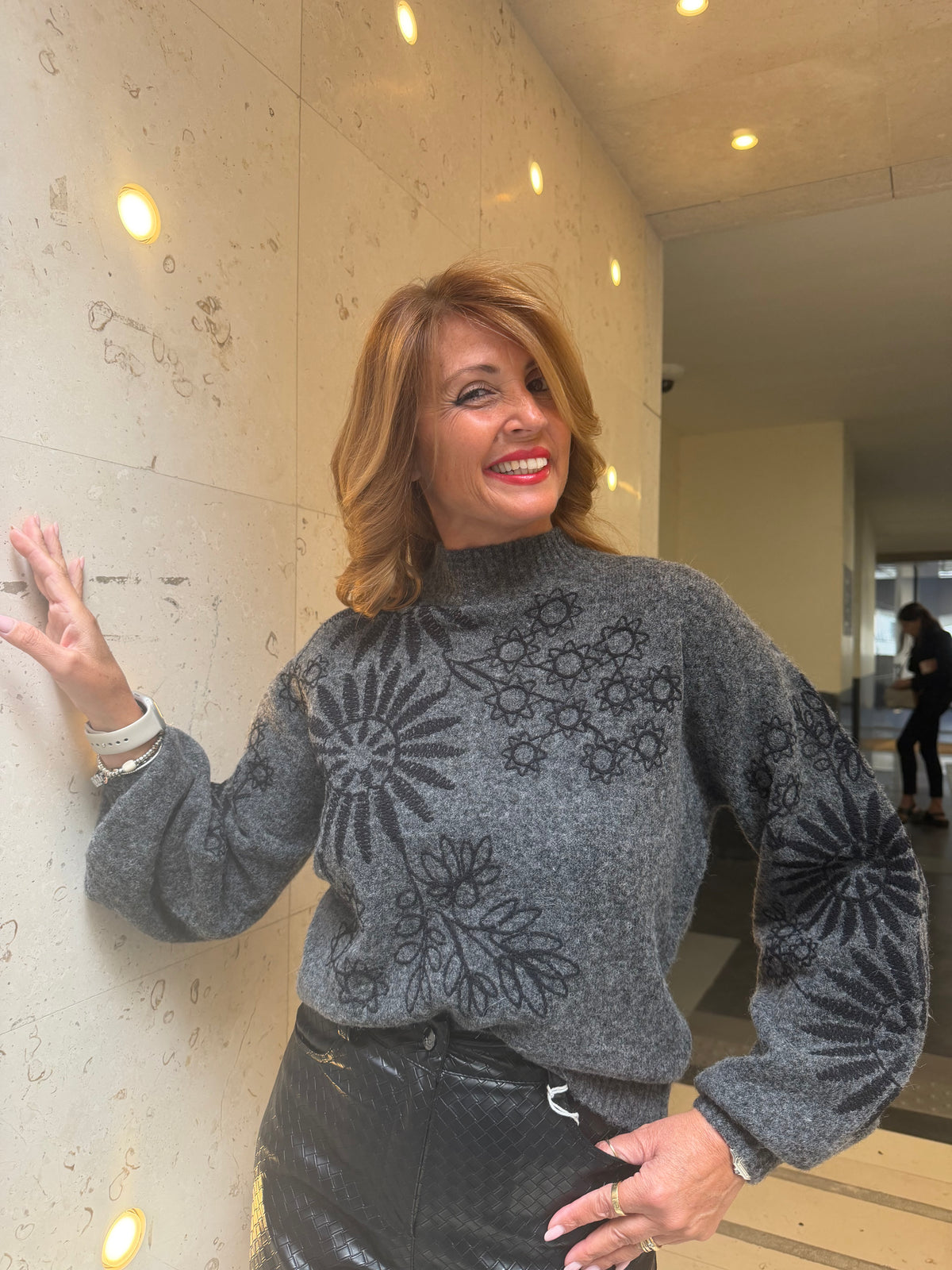 Maglia con applicazione fiore Icona