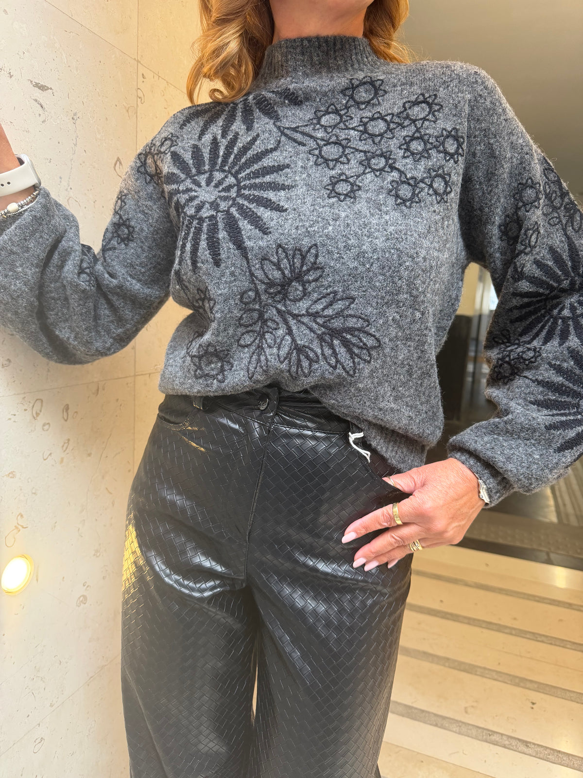Maglia con applicazione fiore Icona
