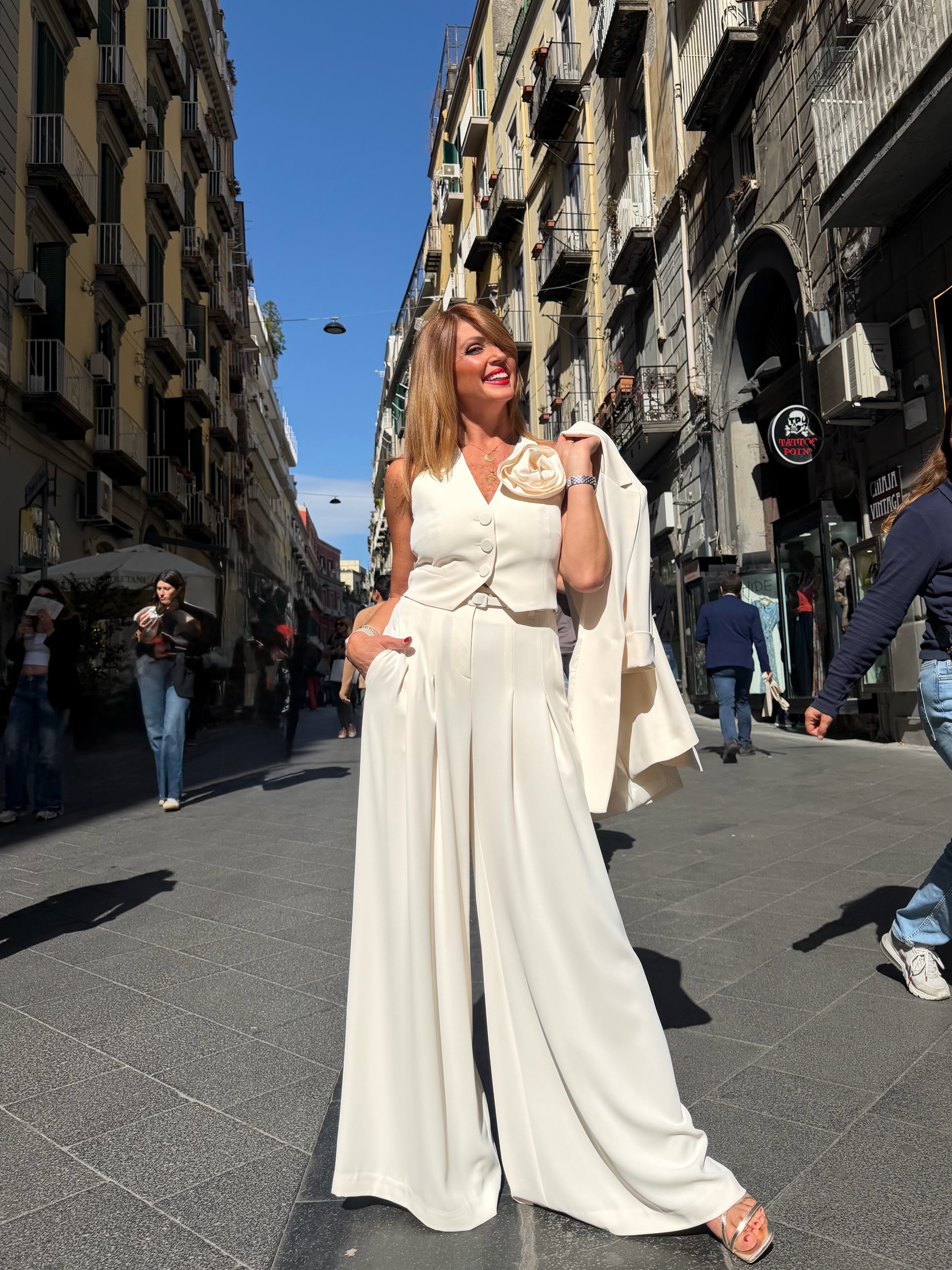 Gilet taglio sartoriale con fiore Imperial