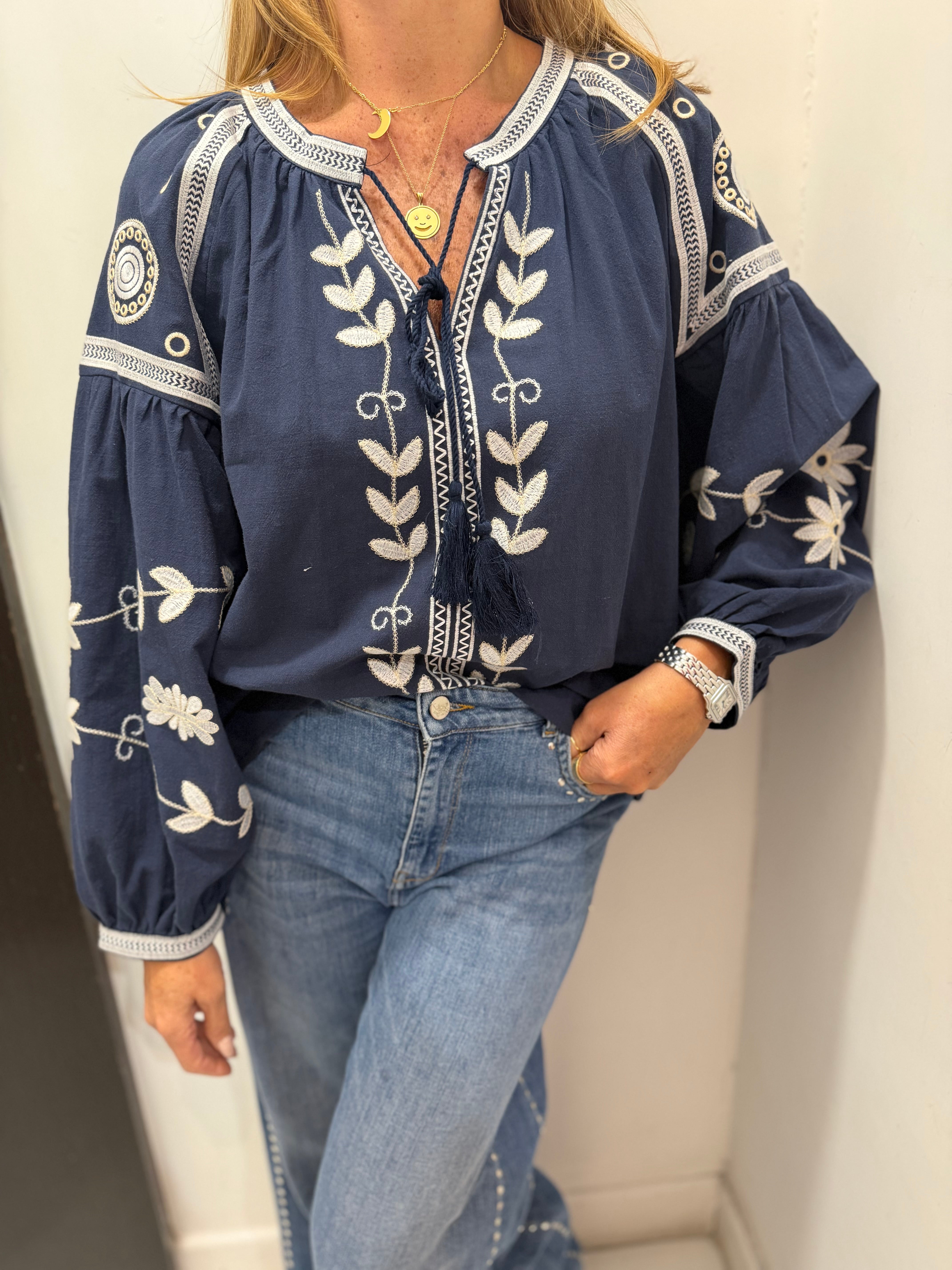 Blusa con nappine e ricami Emisphere