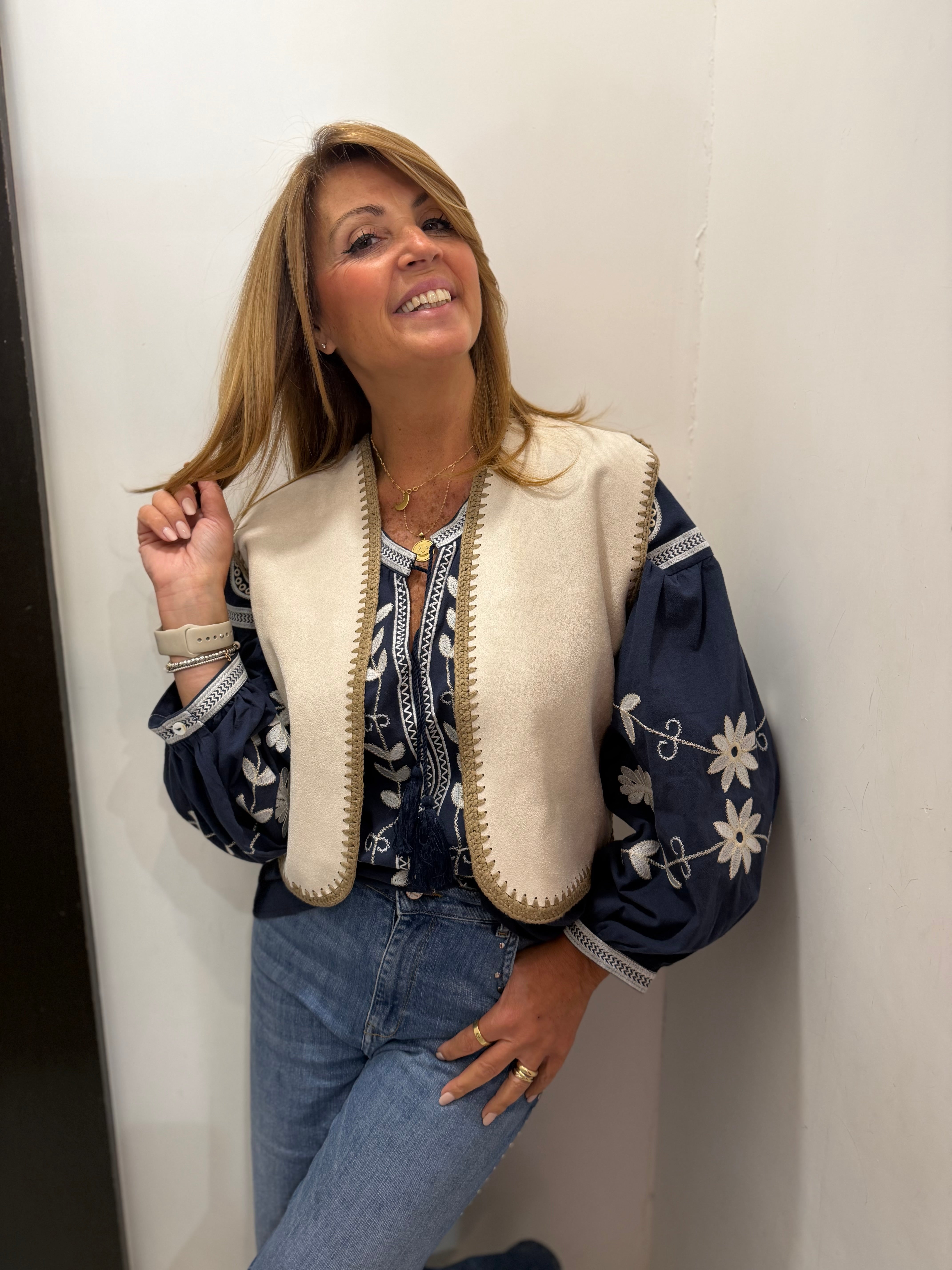 Gilet in suede con ricamo Emisphere