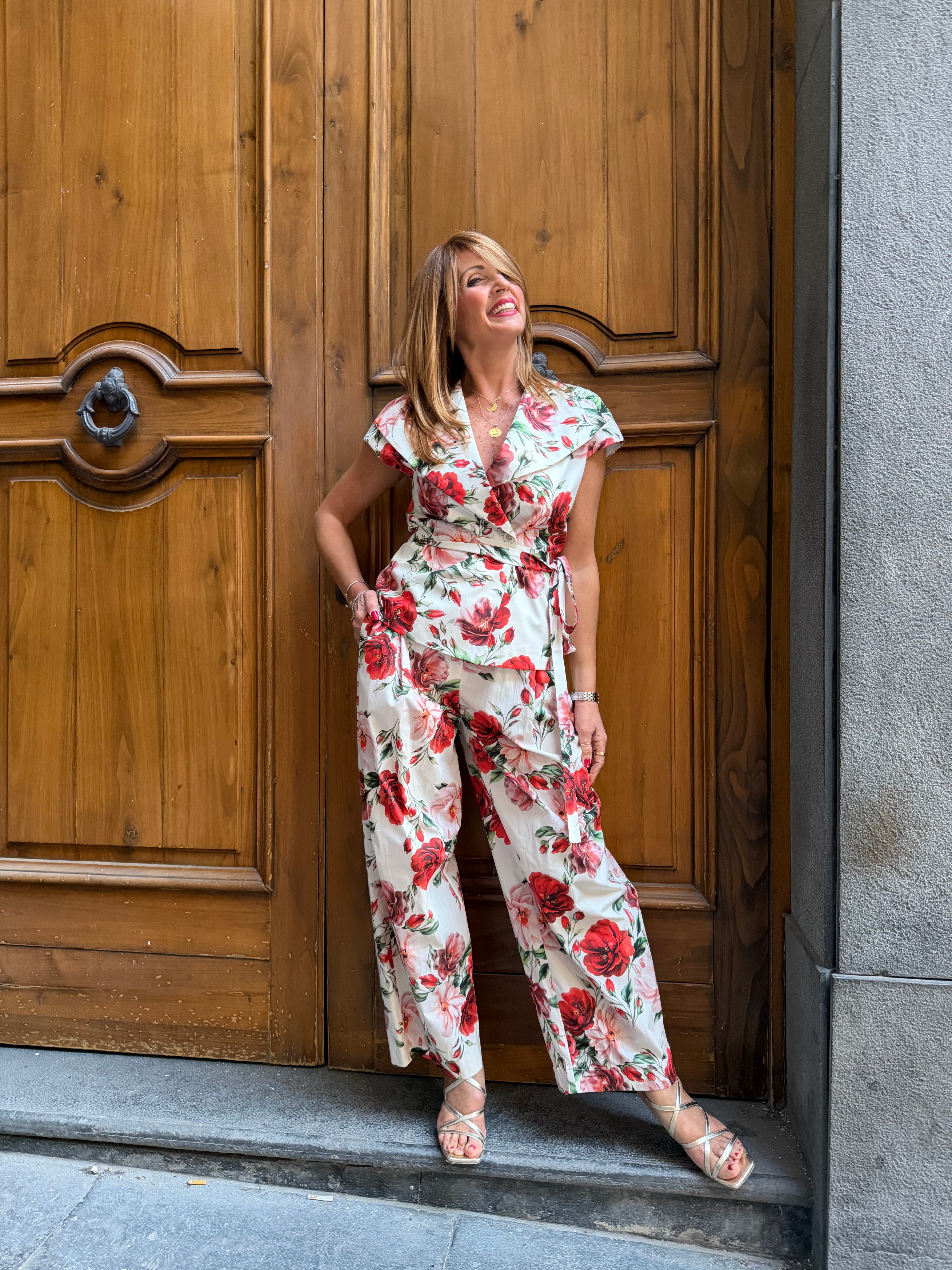 Coordinato floreale in cotone con top incrociato e pantalone dritto Imperial