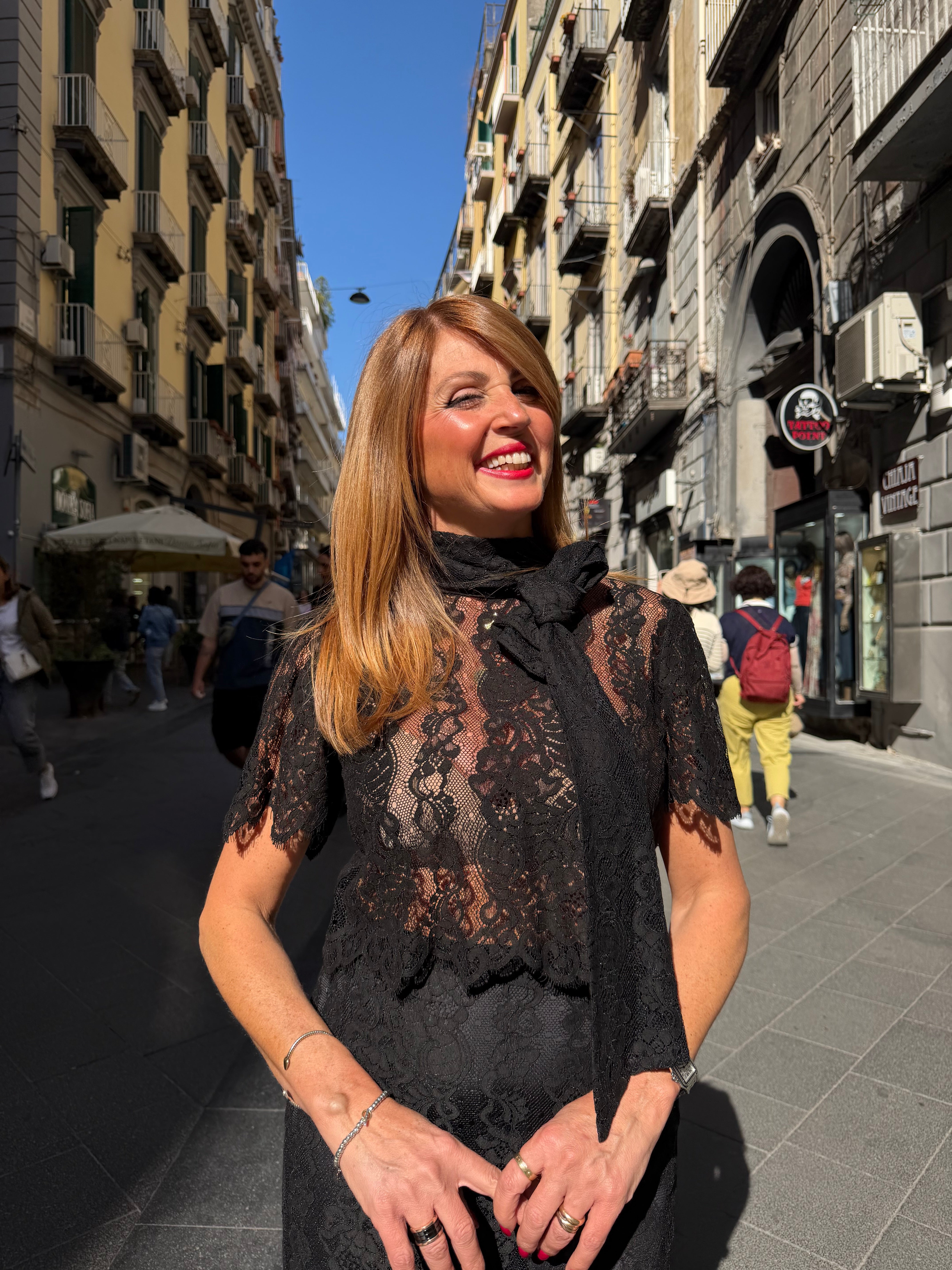 Blusa in pizzo con jabot sul retro Imperial