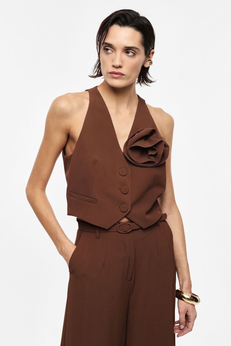 Gilet taglio sartoriale con fiore Imperial
