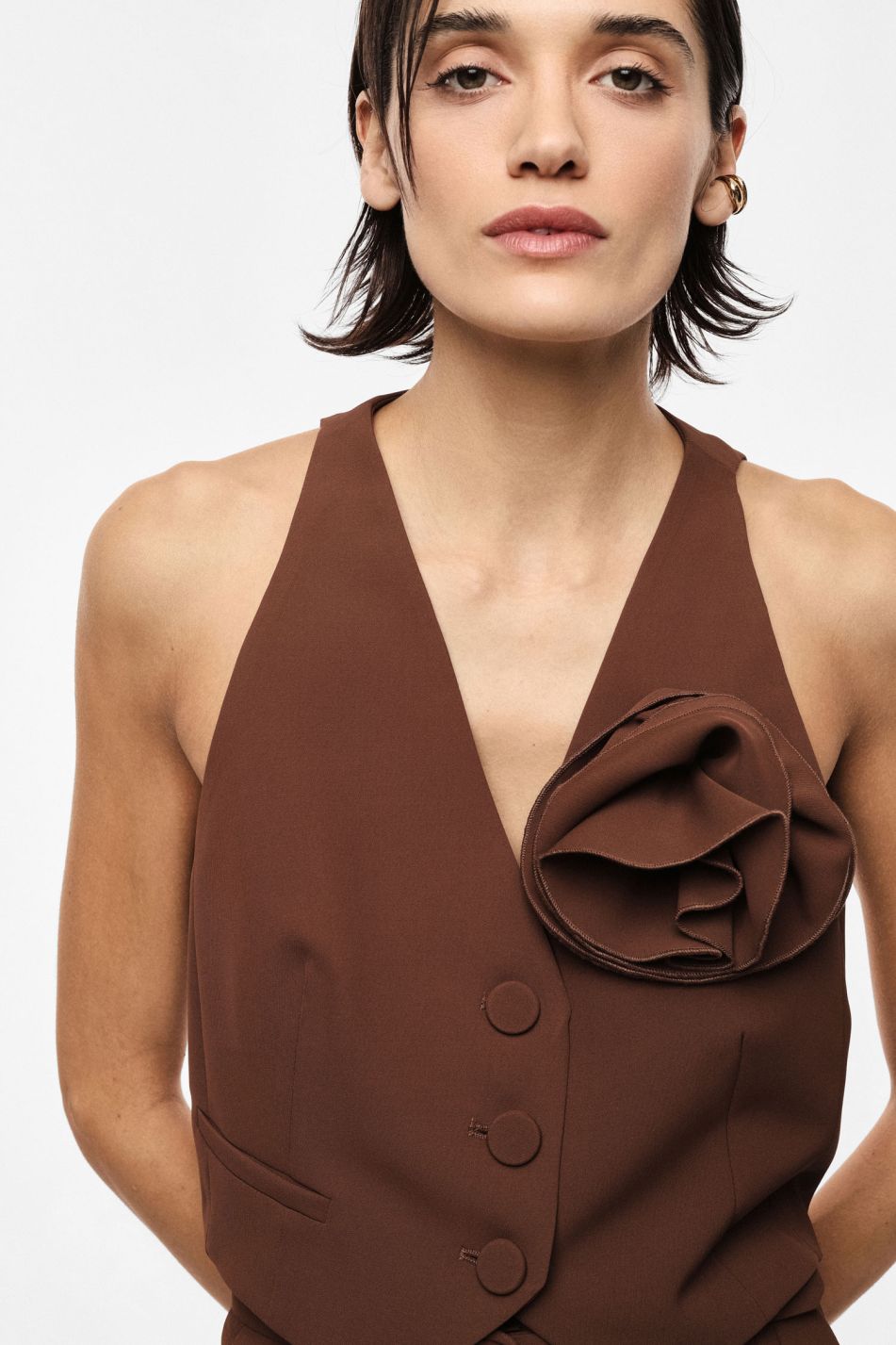 Gilet taglio sartoriale con fiore Imperial