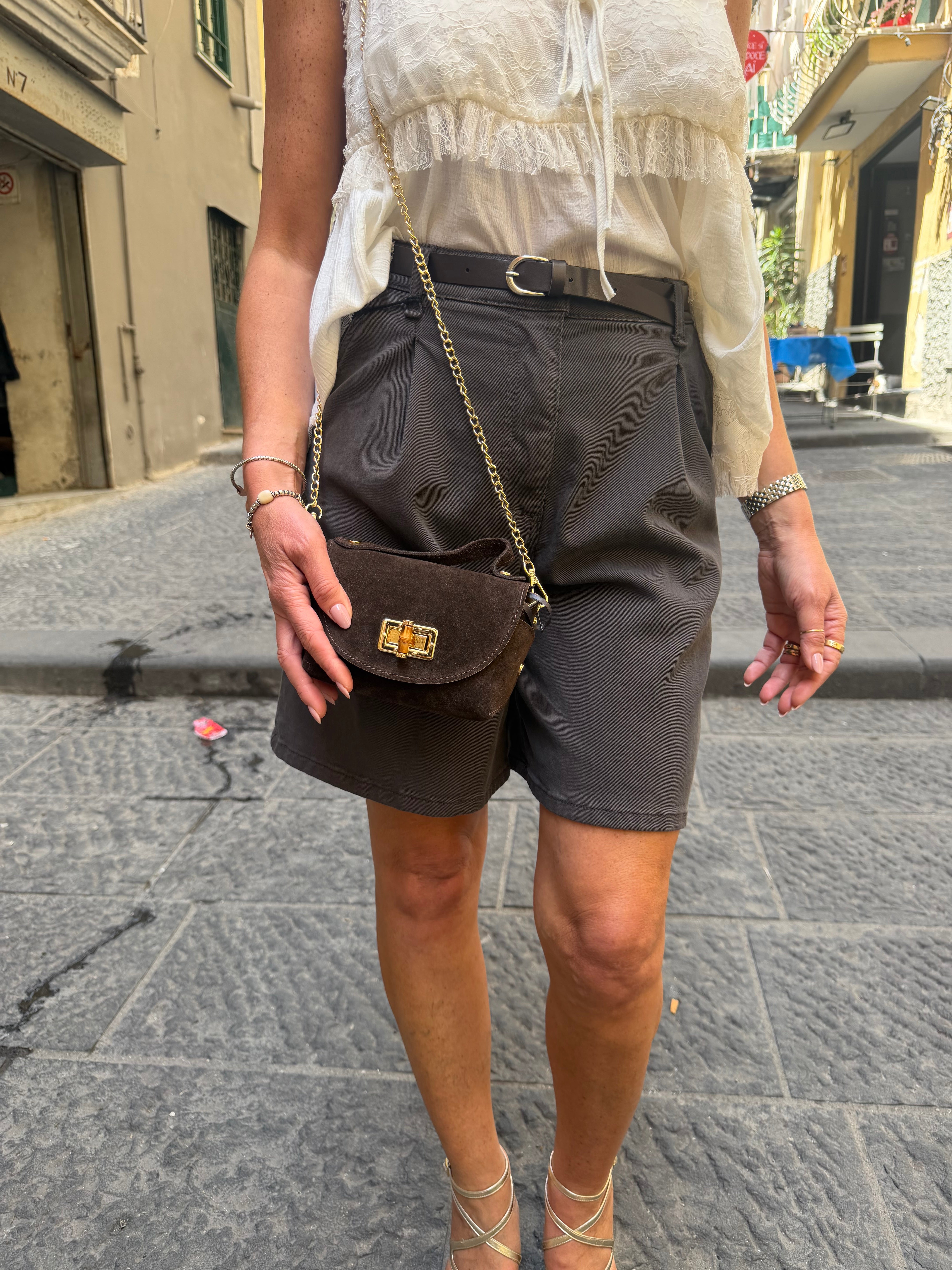 Shorts regular-fit con pinces e cintura Please