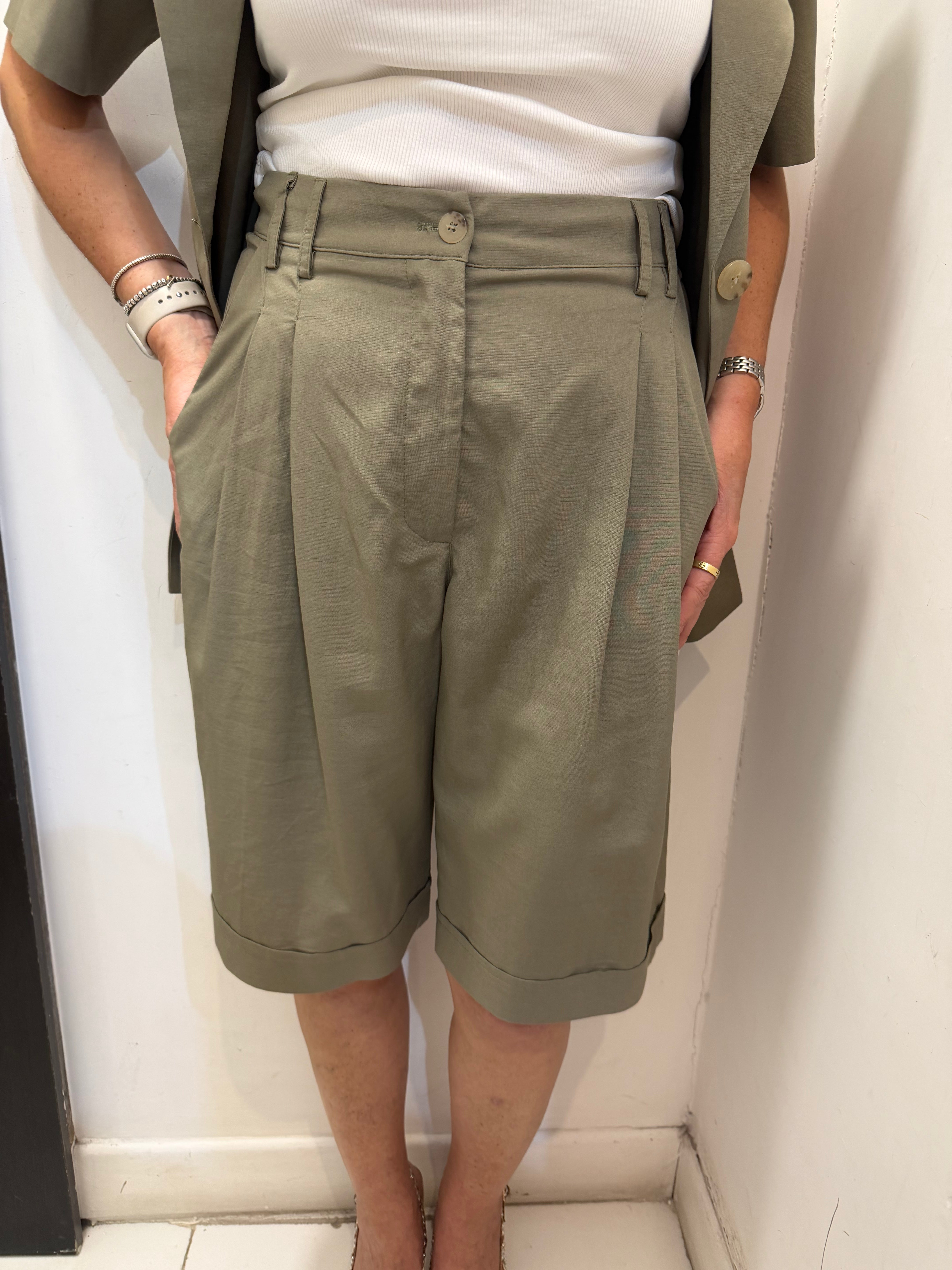 Bermuda con tasche verticali e pinces Please
