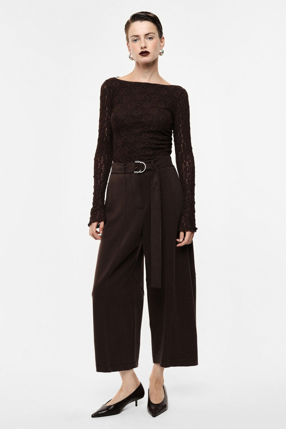 Pantaloni palazzo cropped con cintura e pince imperial